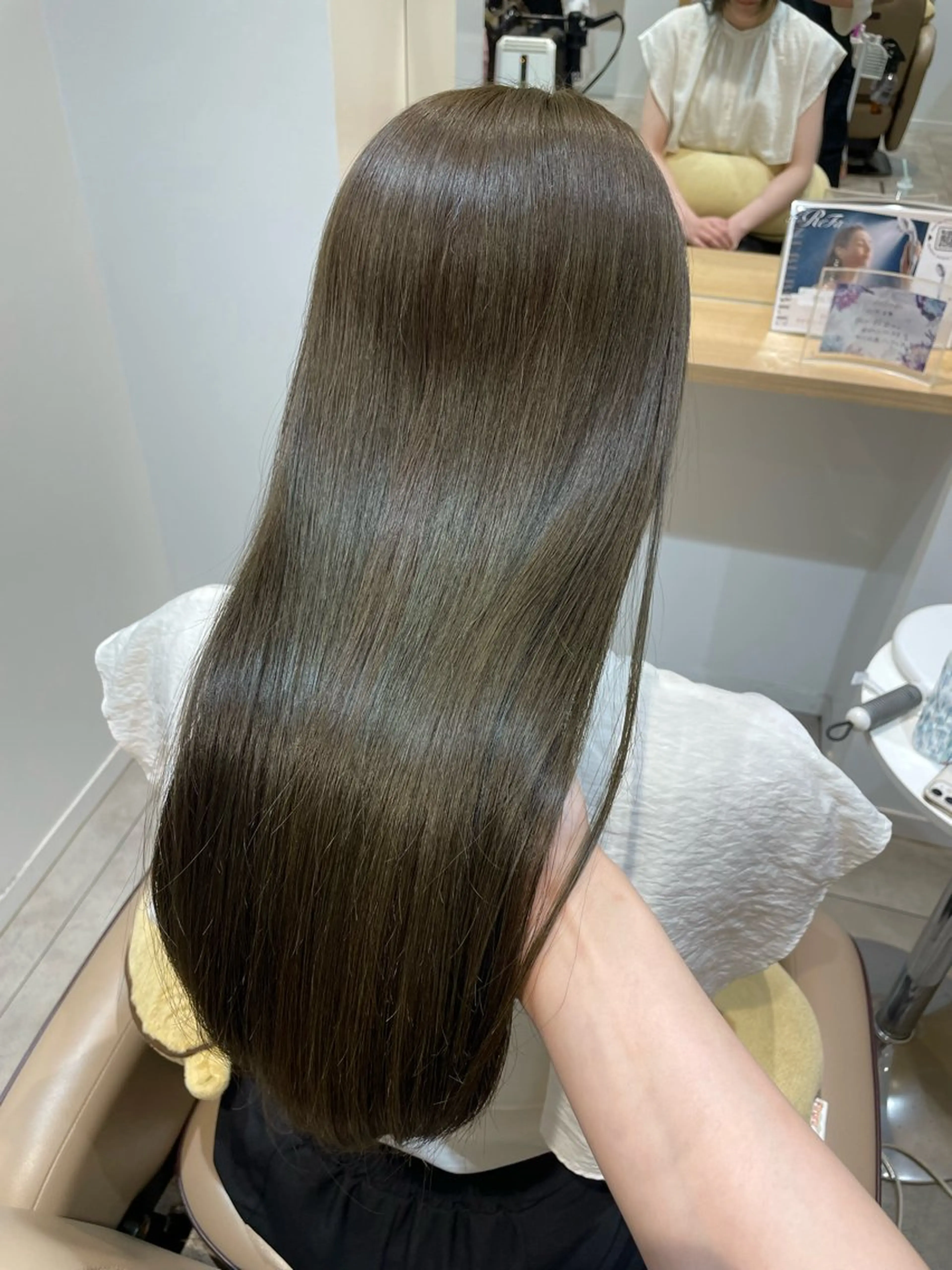 ロング カラー オリーブカラー MIKU .のヘアスタイル