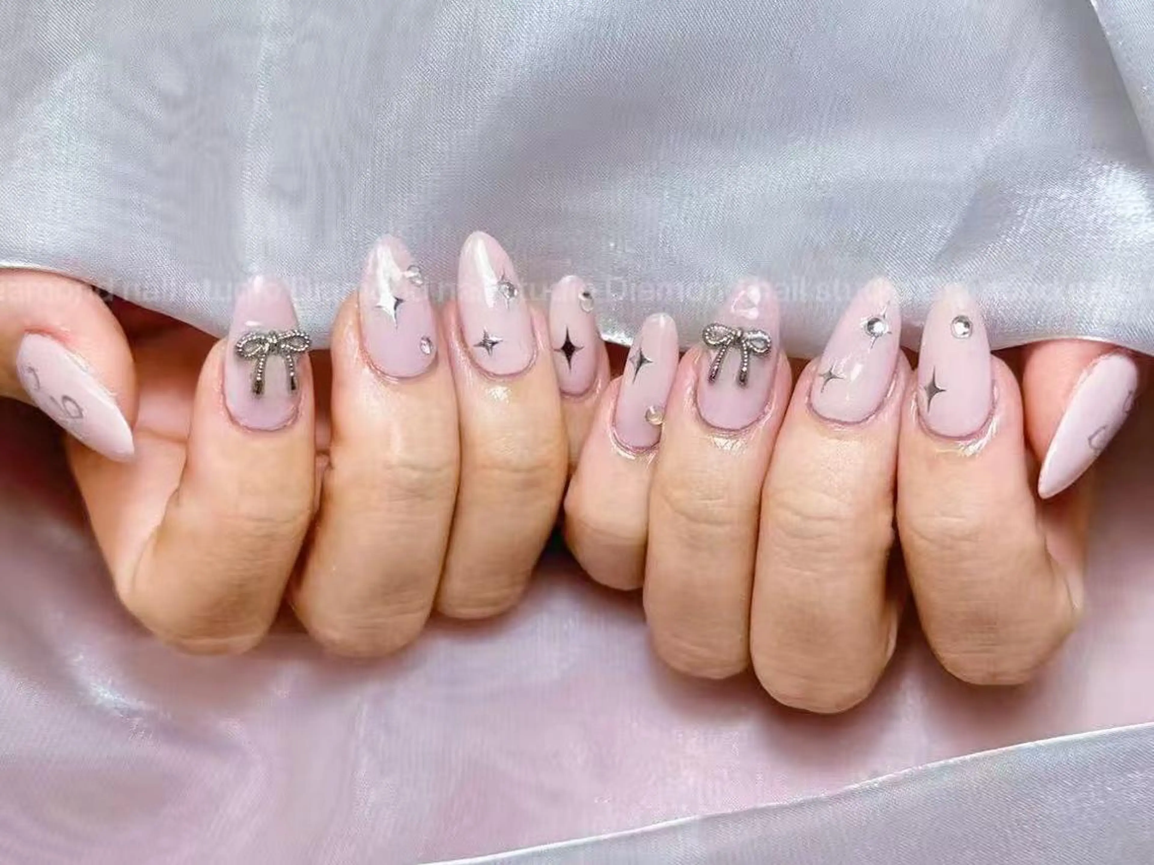 ネイル アートネイル オーロラネイル フラッシュネイル ガーリー キラキラネイル リナ 💅のネイルデザイン