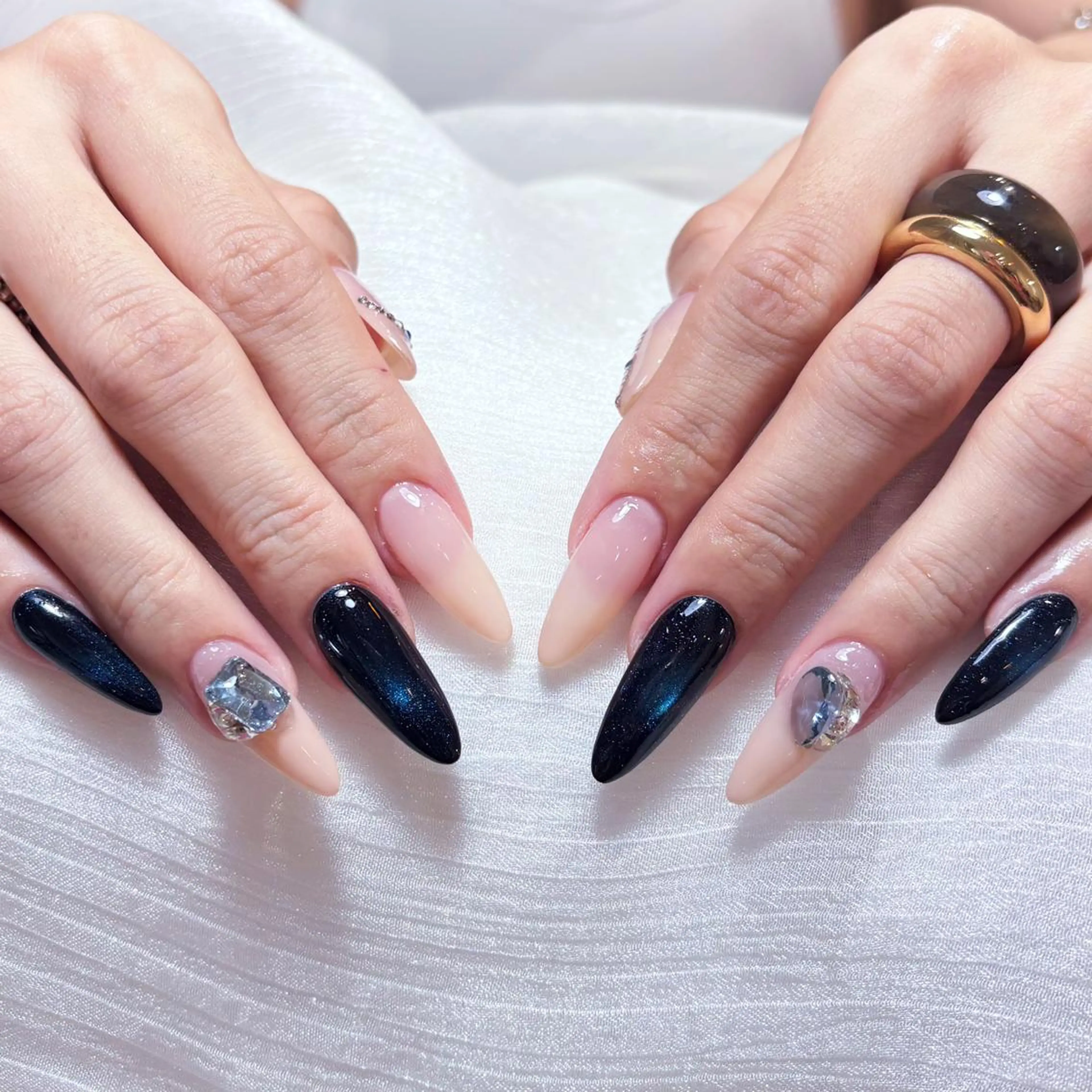 ネイル アートネイル オーロラネイル ガーリー キラキラネイル 韓国ネイル ハンドネイル Leah 💅のネイルデザイン