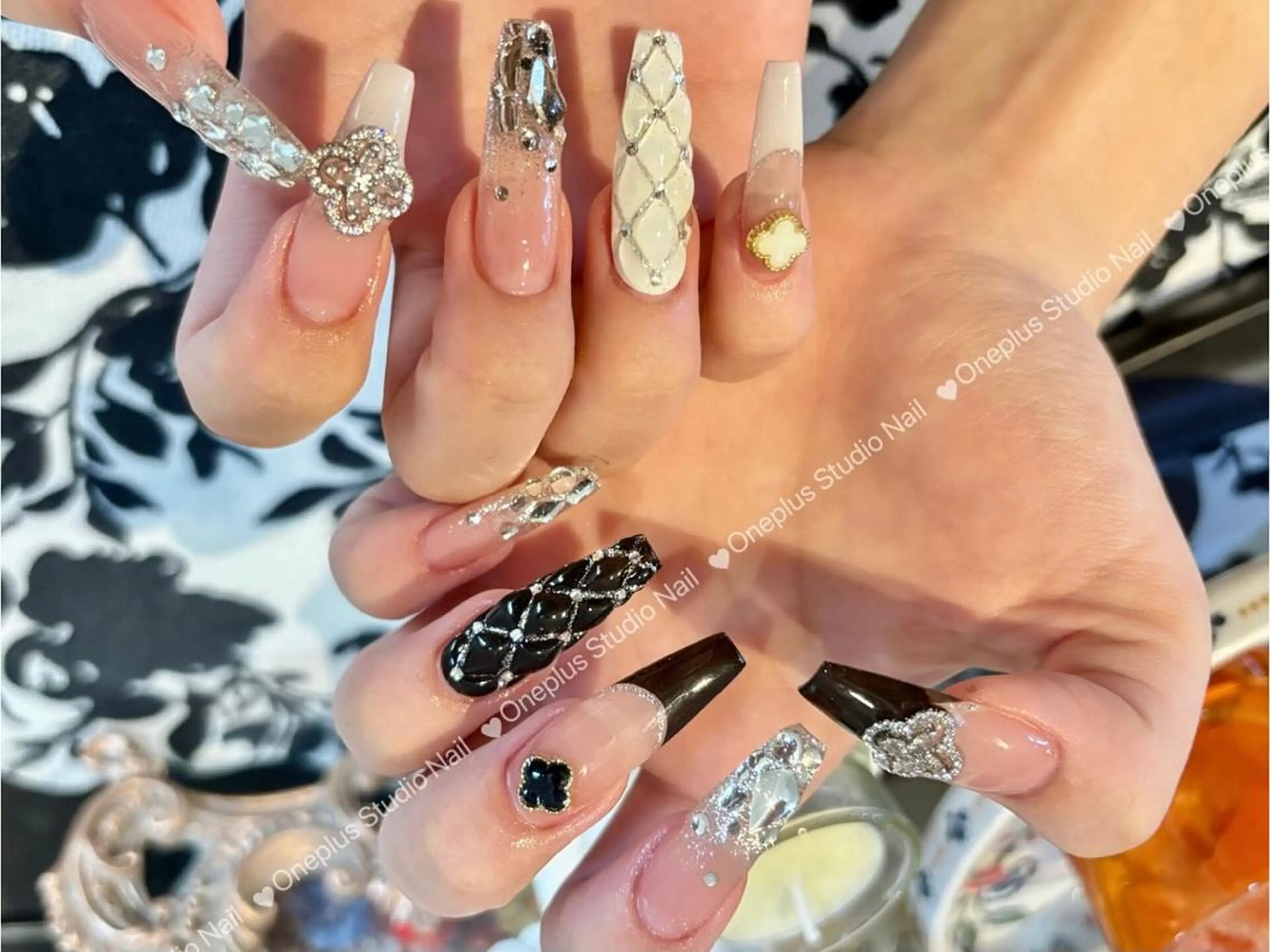 ネイル ガーリー ハート キラキラネイル 韓国ネイル ロングネイル One Plus キキのネイルデザイン