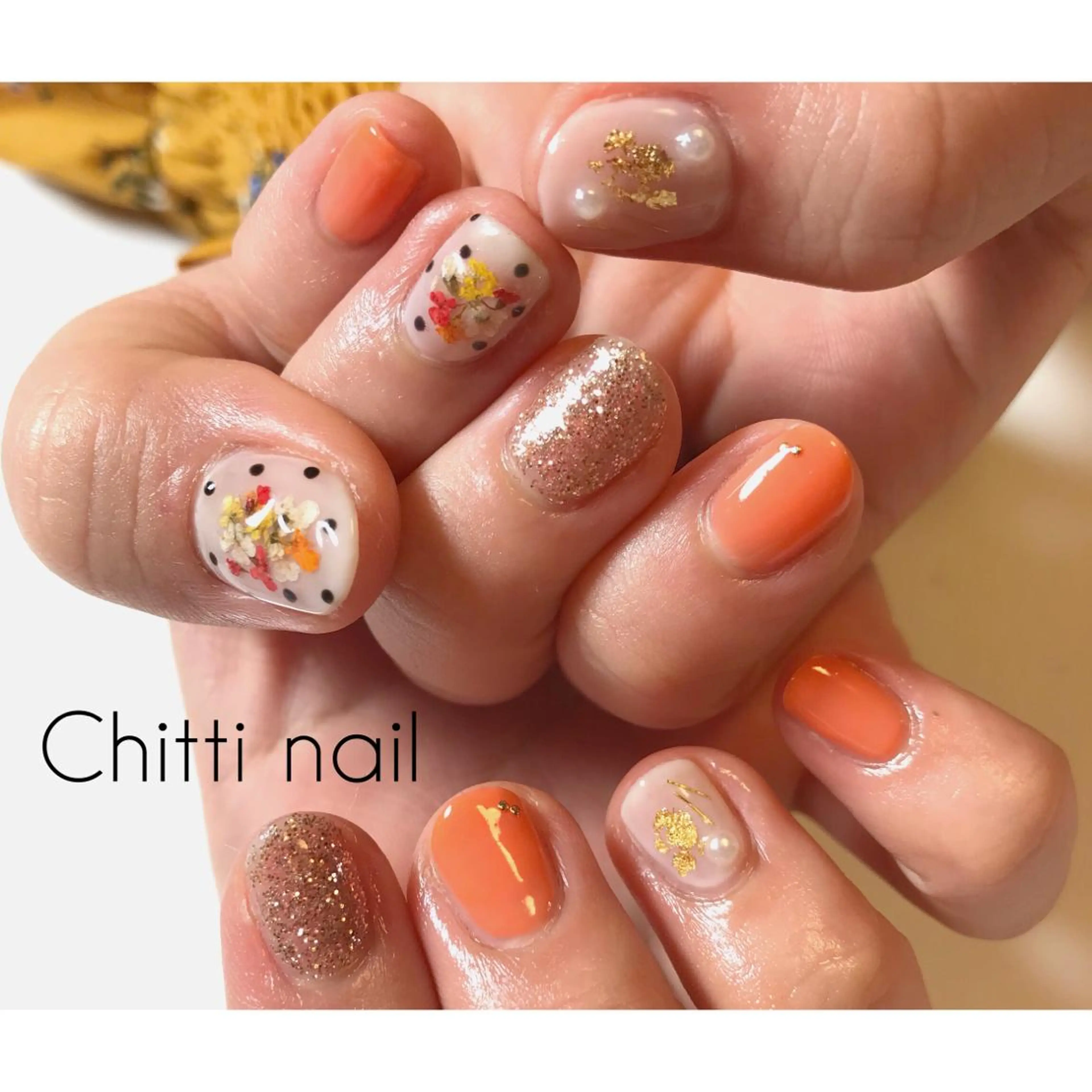 ネイル ドット キラキラネイル オレンジ Chitti yuuriのネイルデザイン