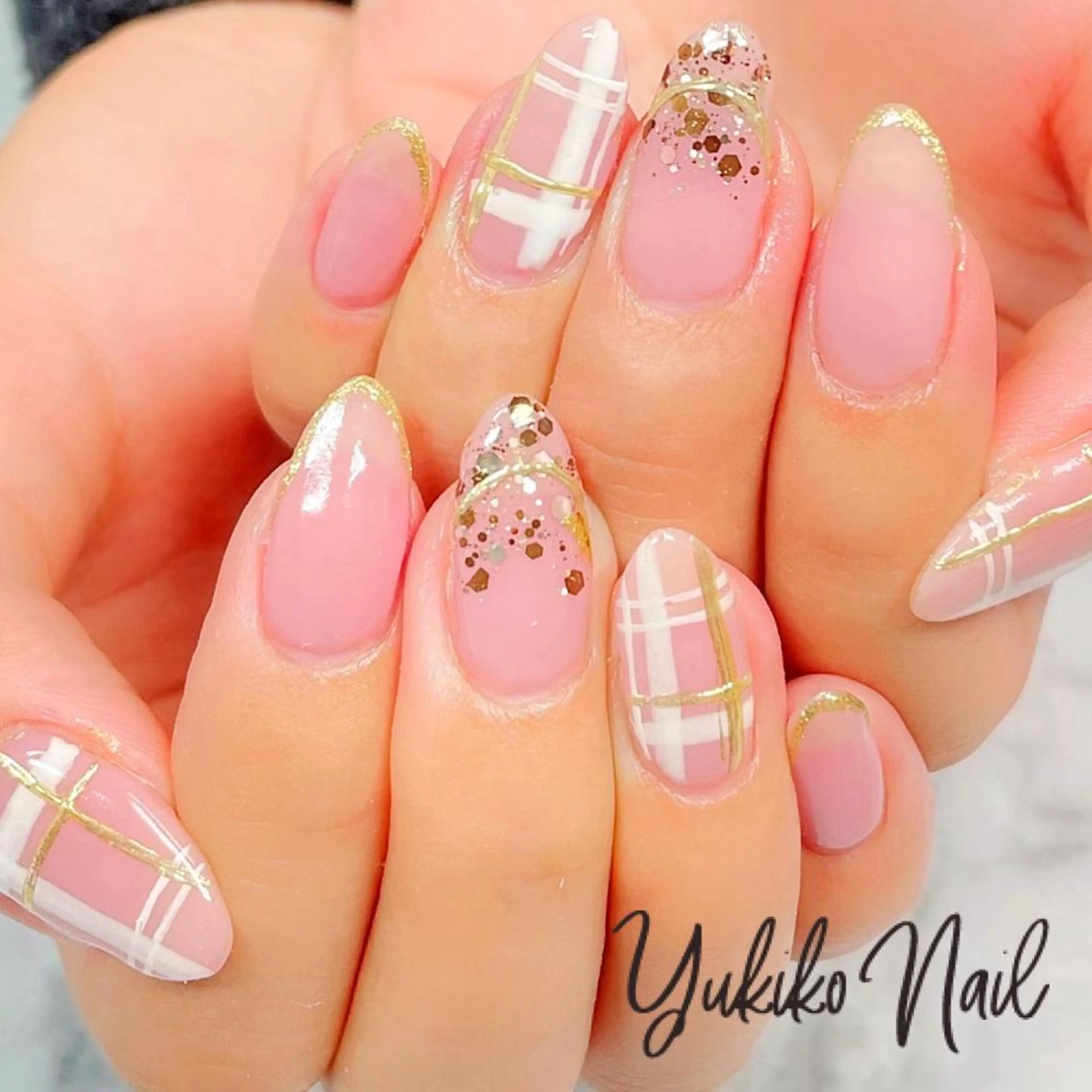 ネイル ラメ(グリッター) ミラーネイル ピンク 冬ネイル クリスマス ユキコ ネイルのネイルデザイン