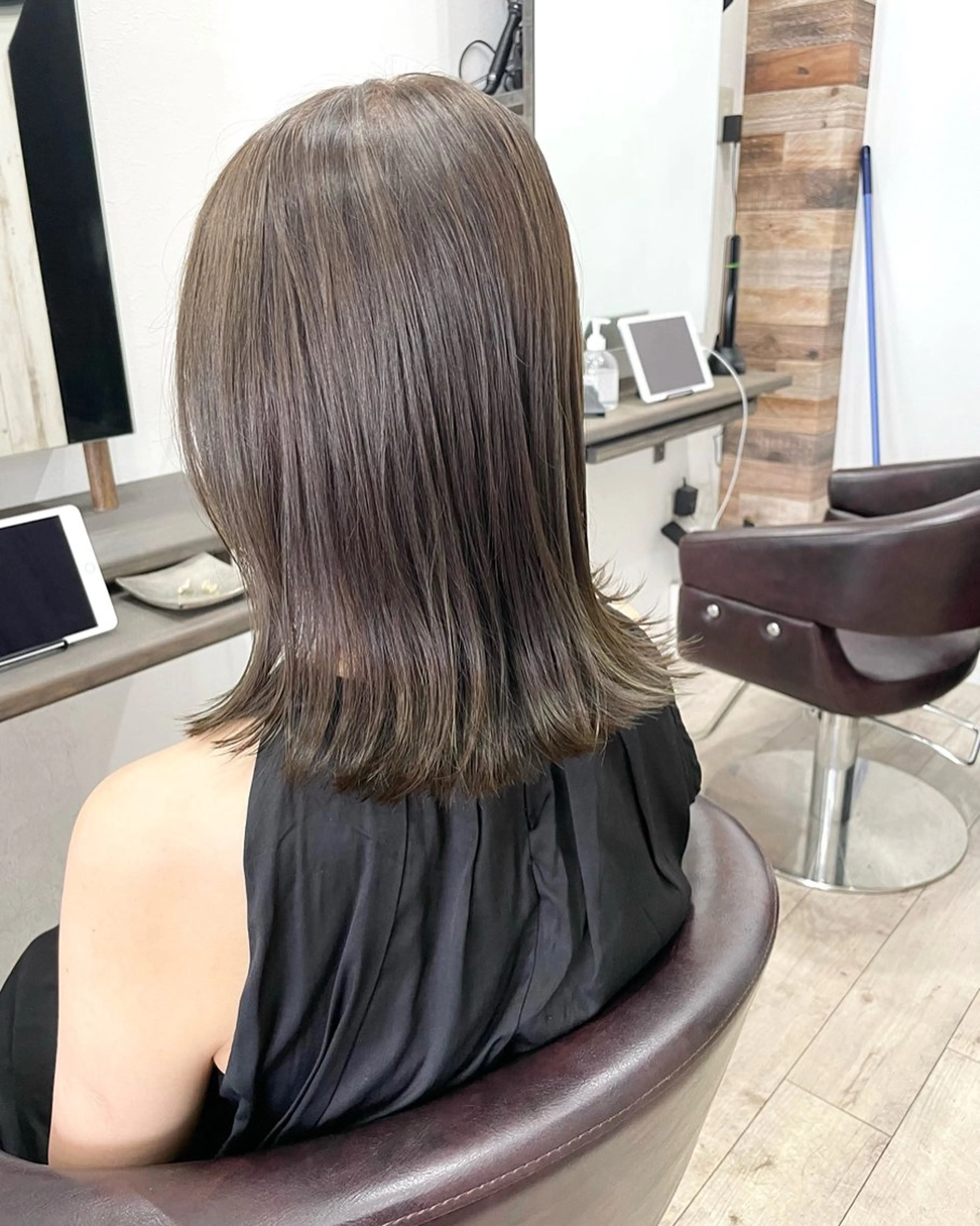 ミディアム カラー 透明感カラー グレージュ オリーブグレージュ オリーブグレー カット ヘアカラー トリートメント Kamie 三宮のヘアスタイル