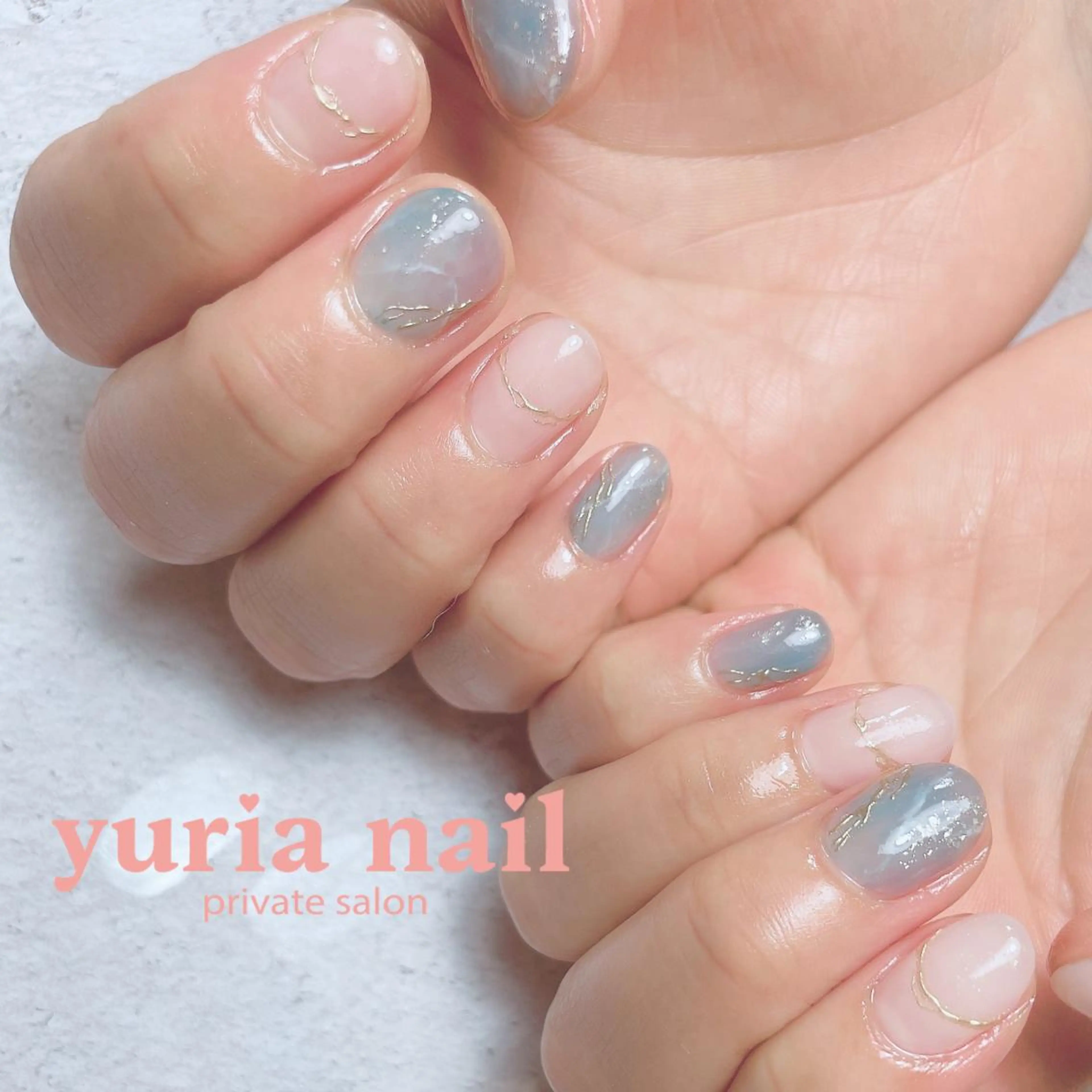 ネイル ブルー ジェルネイル 大理石ネイル(マーブル) ニュアンスネイル ホワイト ハンドネイル 小林 ゆりあのネイルデザイン