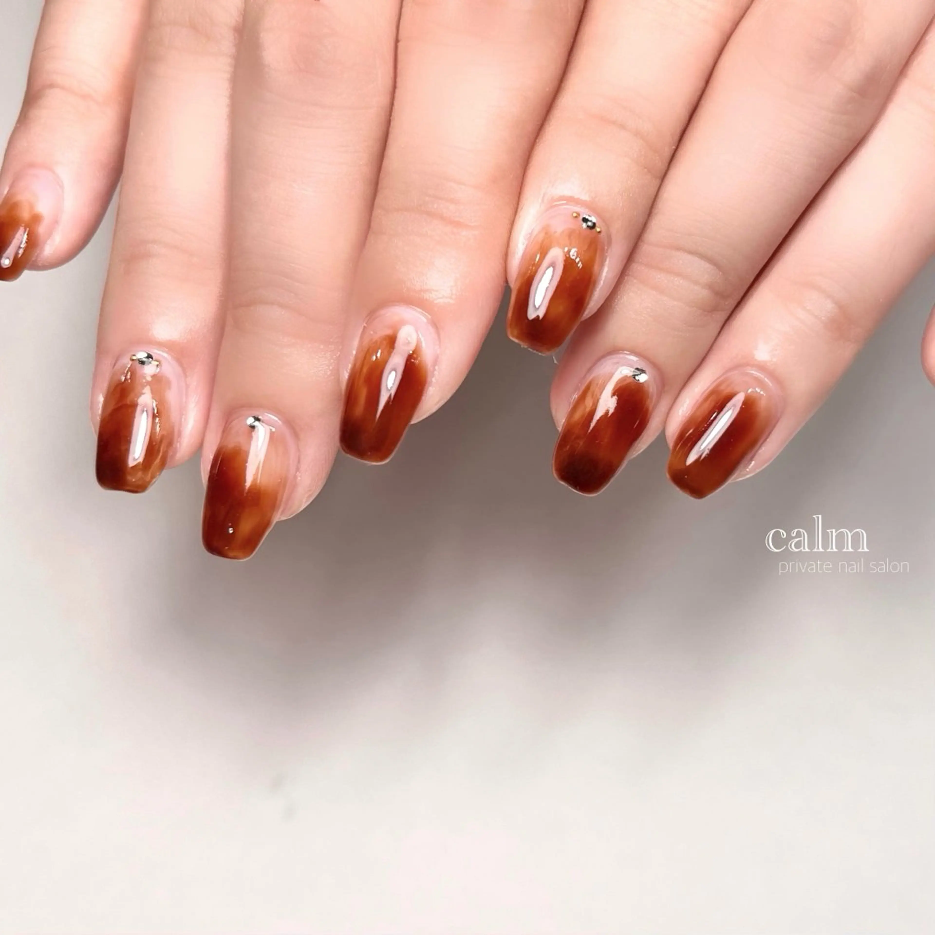 ネイル ストーンネイル ハンドネイル calm 〔ｶｰﾑ〕のネイルデザイン