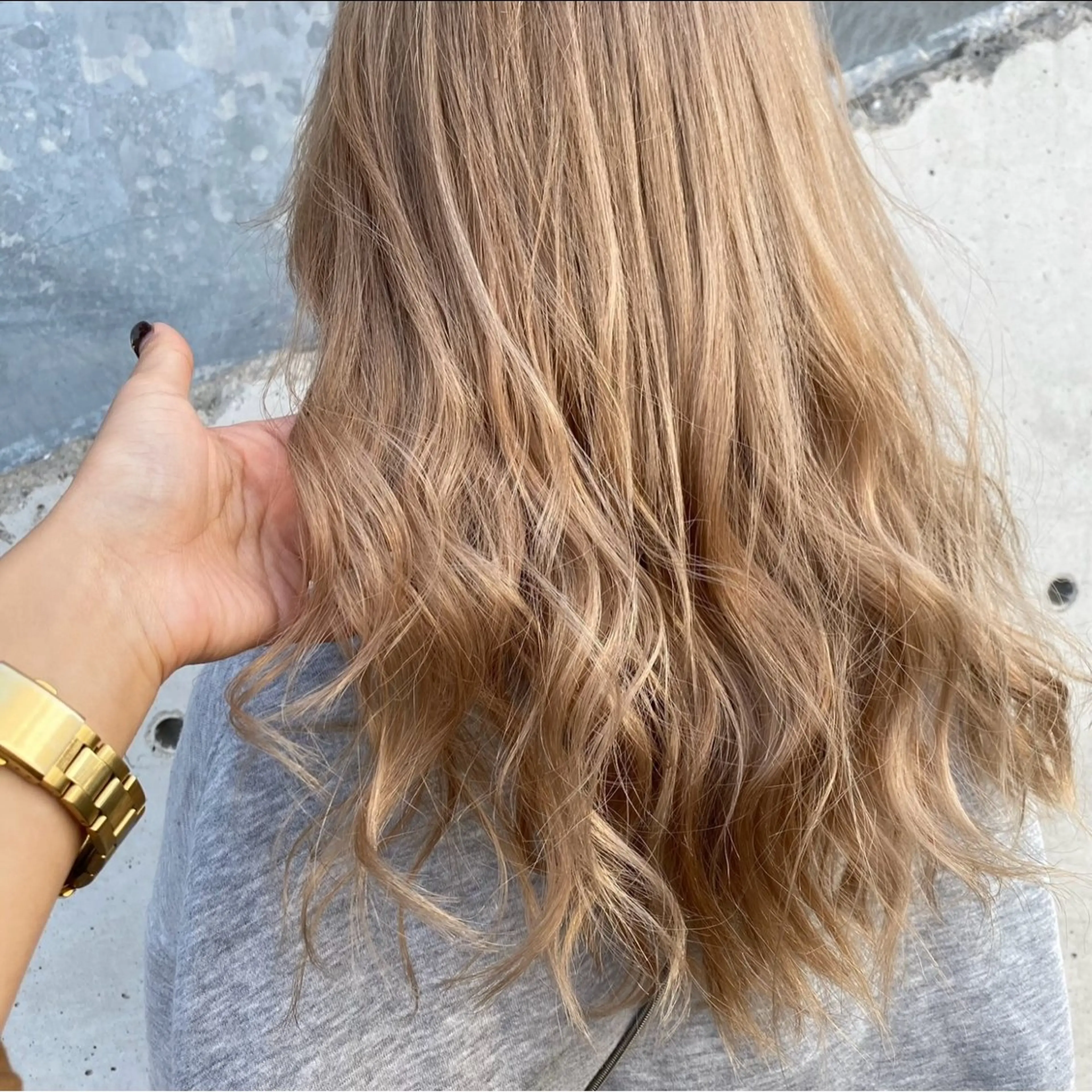 ロング NENE🌿ブリーチ 無しダブルカラーのヘアスタイル