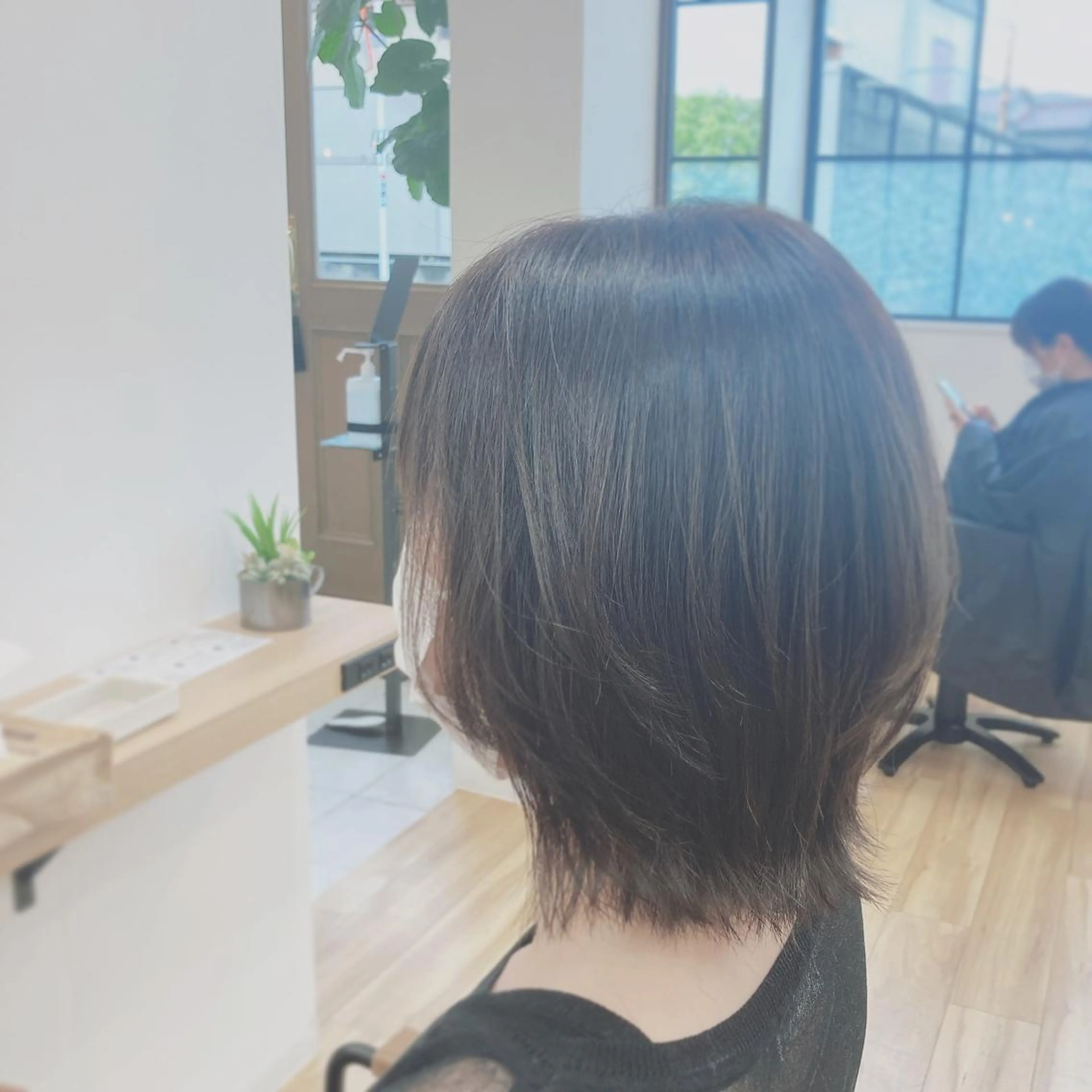 ミディアム カラー ボブ 神田 菜々子のヘアスタイル