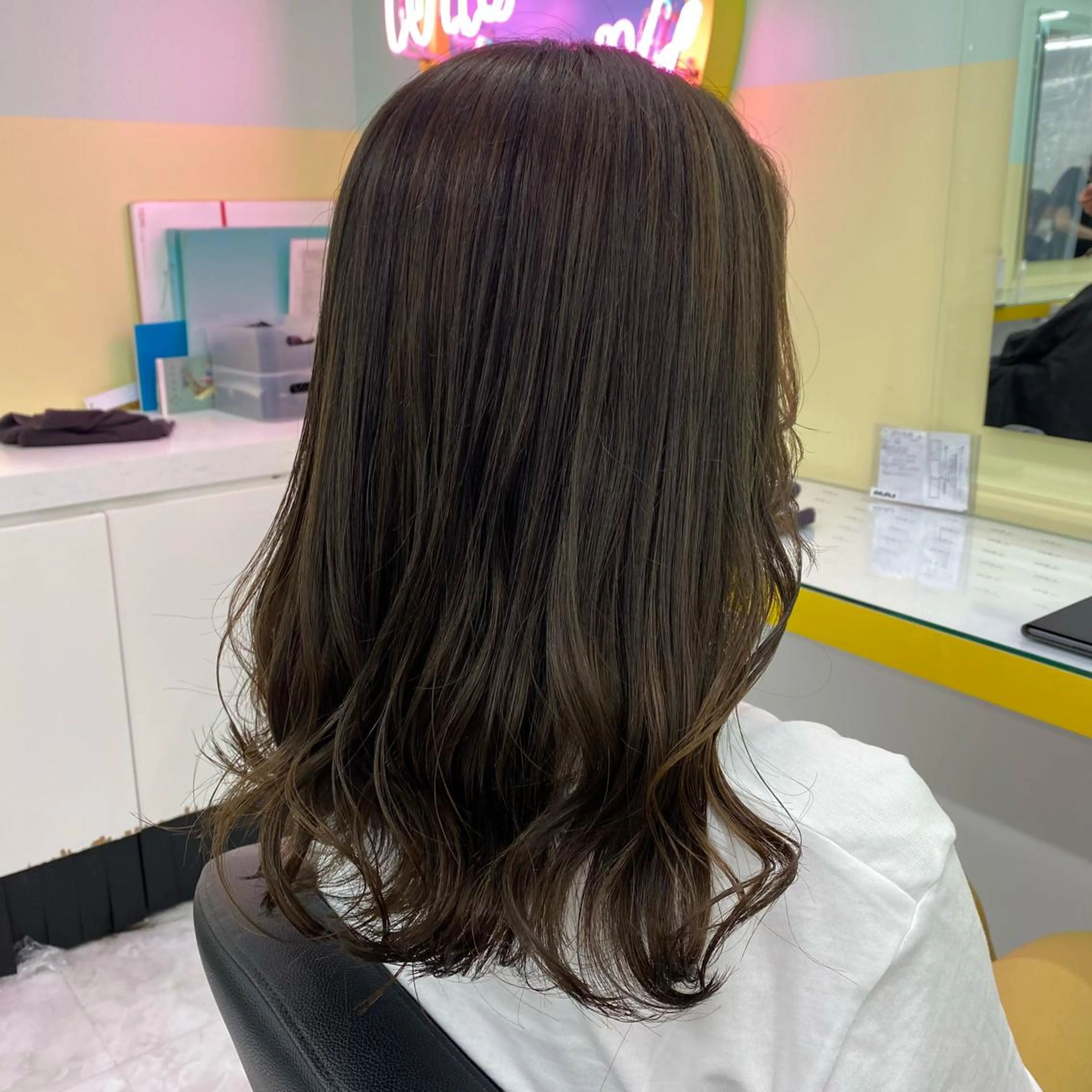 セミロング カラー ヘアアレンジ ヘアカラー トリートメント mai🍑暖色カラー /レイヤー💖のヘアスタイル