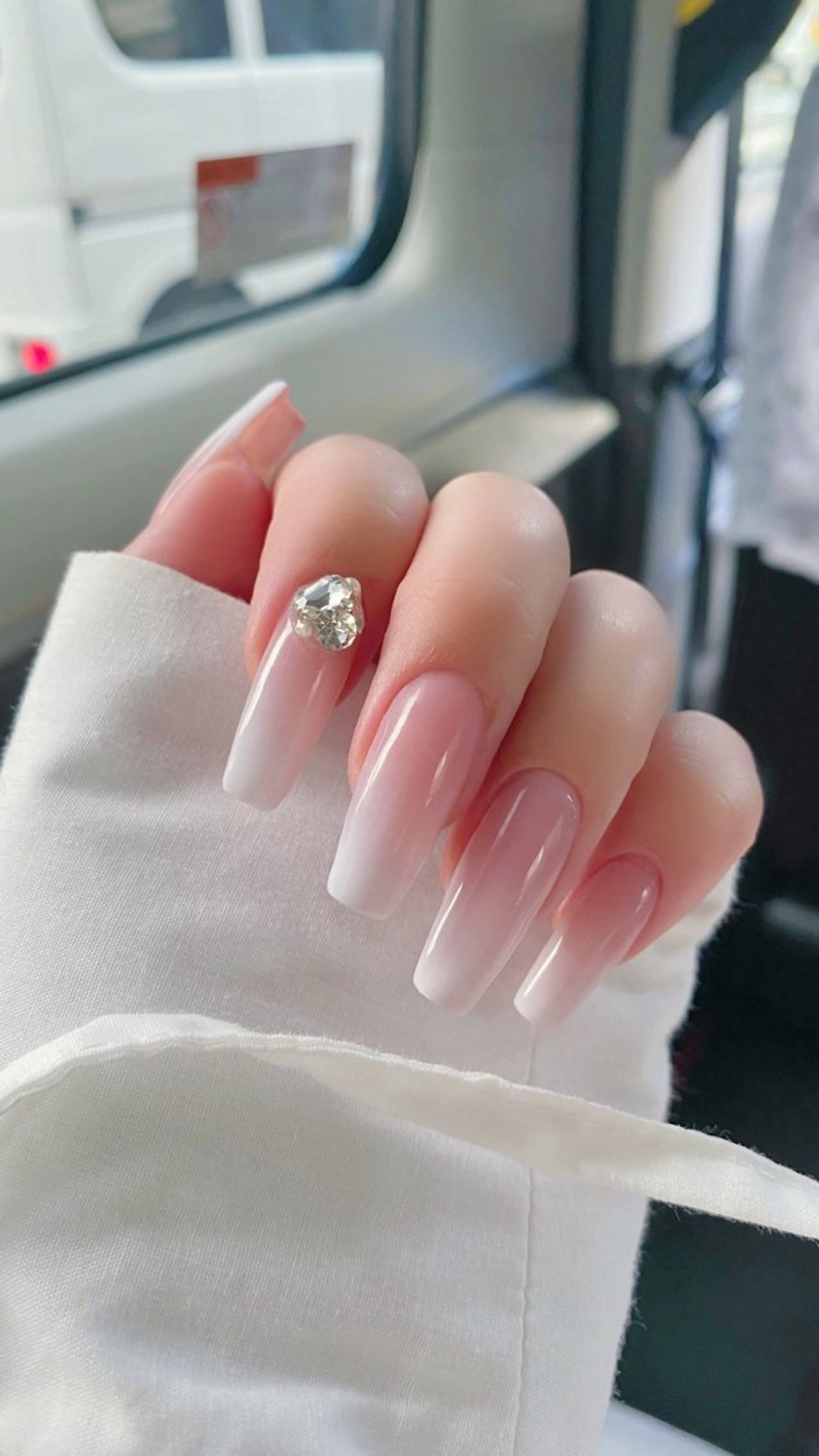 ネイル アートネイル 長さ出し グラデーション ＼近畿大学／近く🦢 Swanのネイルデザイン