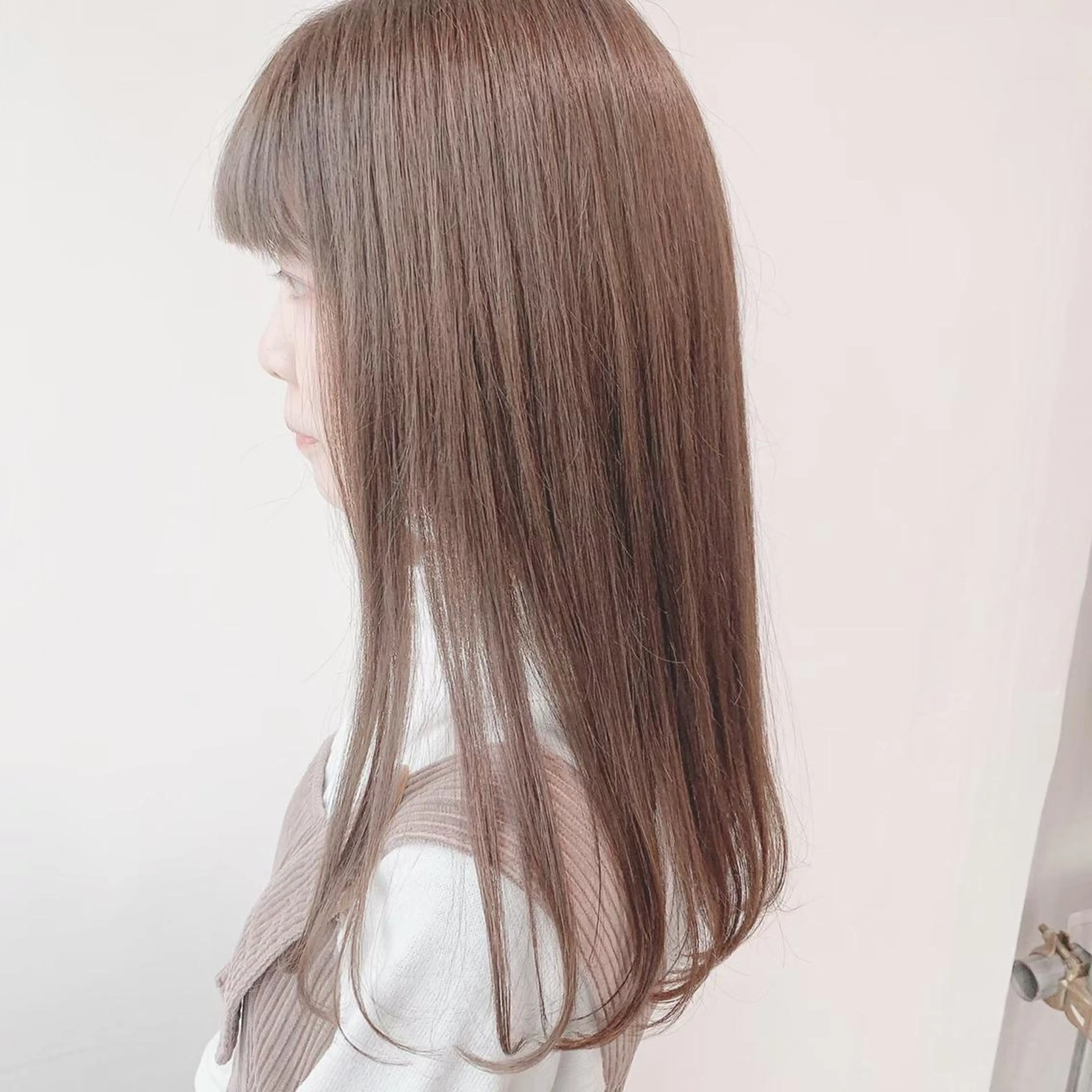 セミロング カラー 🩰透明感カラー♡ UTA🩰のヘアスタイル