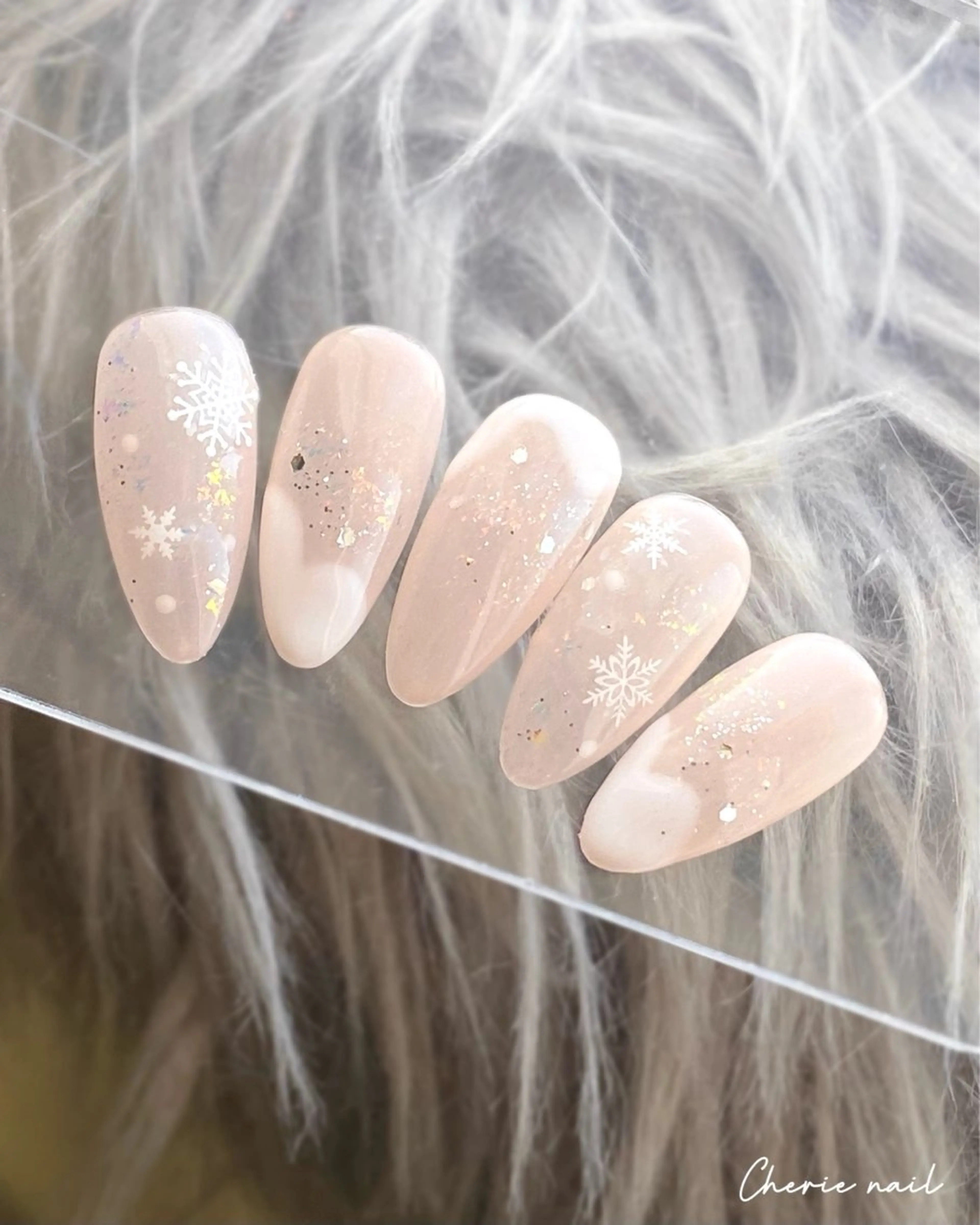 ネイル ジェルネイル ラメ(グリッター) 冬ネイル クリスマス ハンドネイル Cherienail yunaのネイルデザイン
