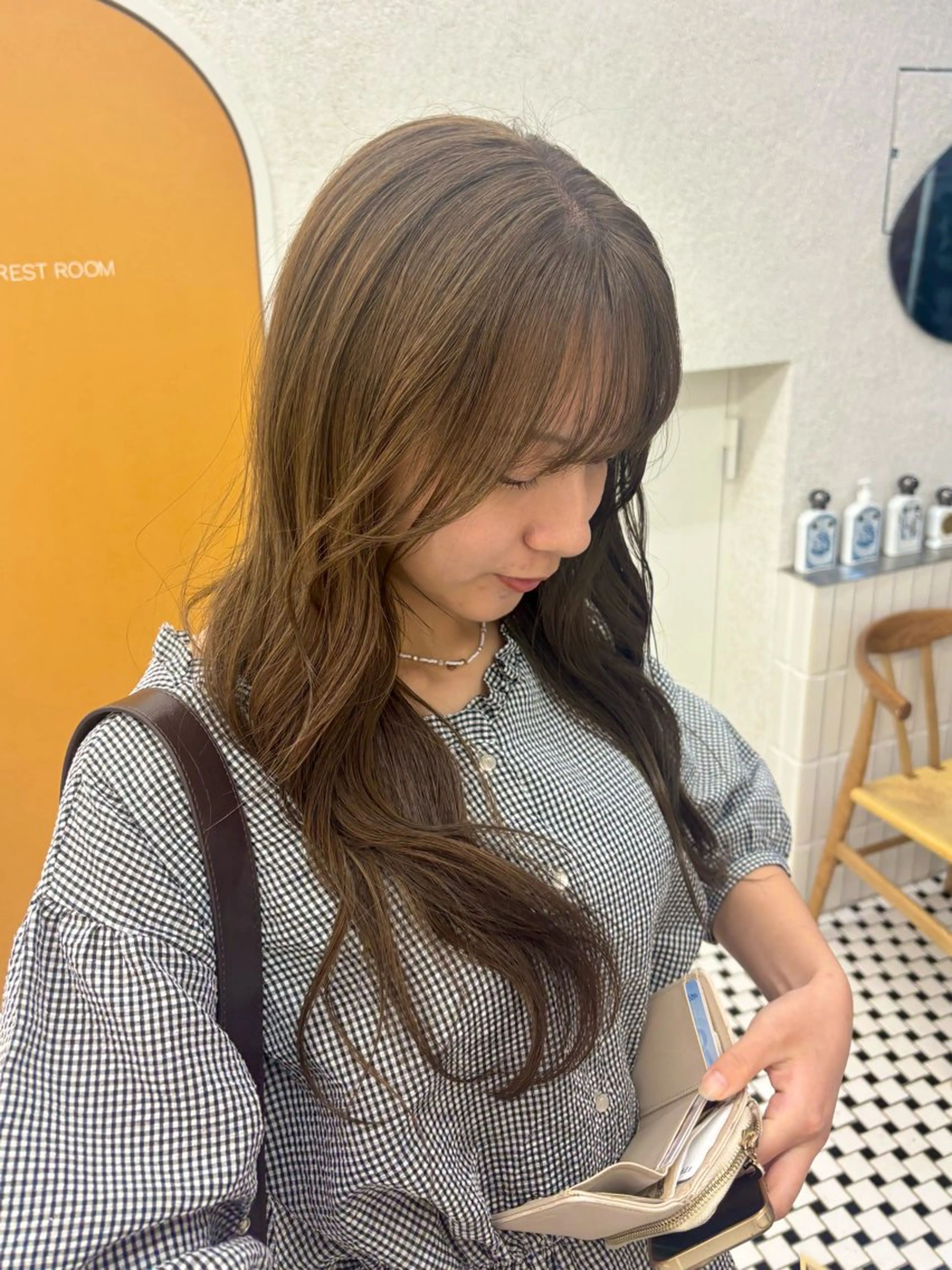 ロング カラー ヘアカラー 🧸ミルクティー／ 顔周りレイヤー/ミクのヘアスタイル