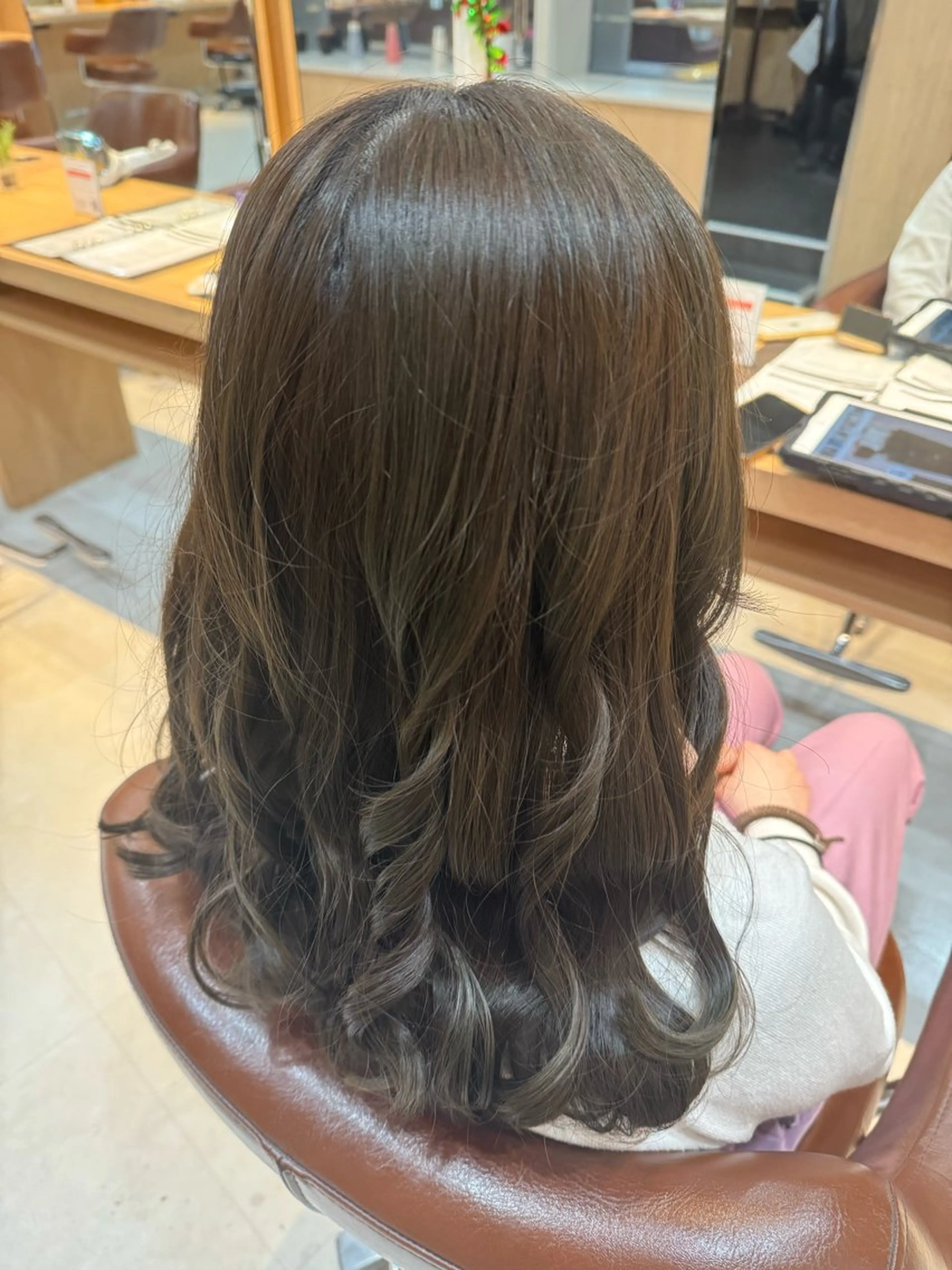ロング カラー 透明感カラー オリーブカラー 中野 希望のヘアスタイル