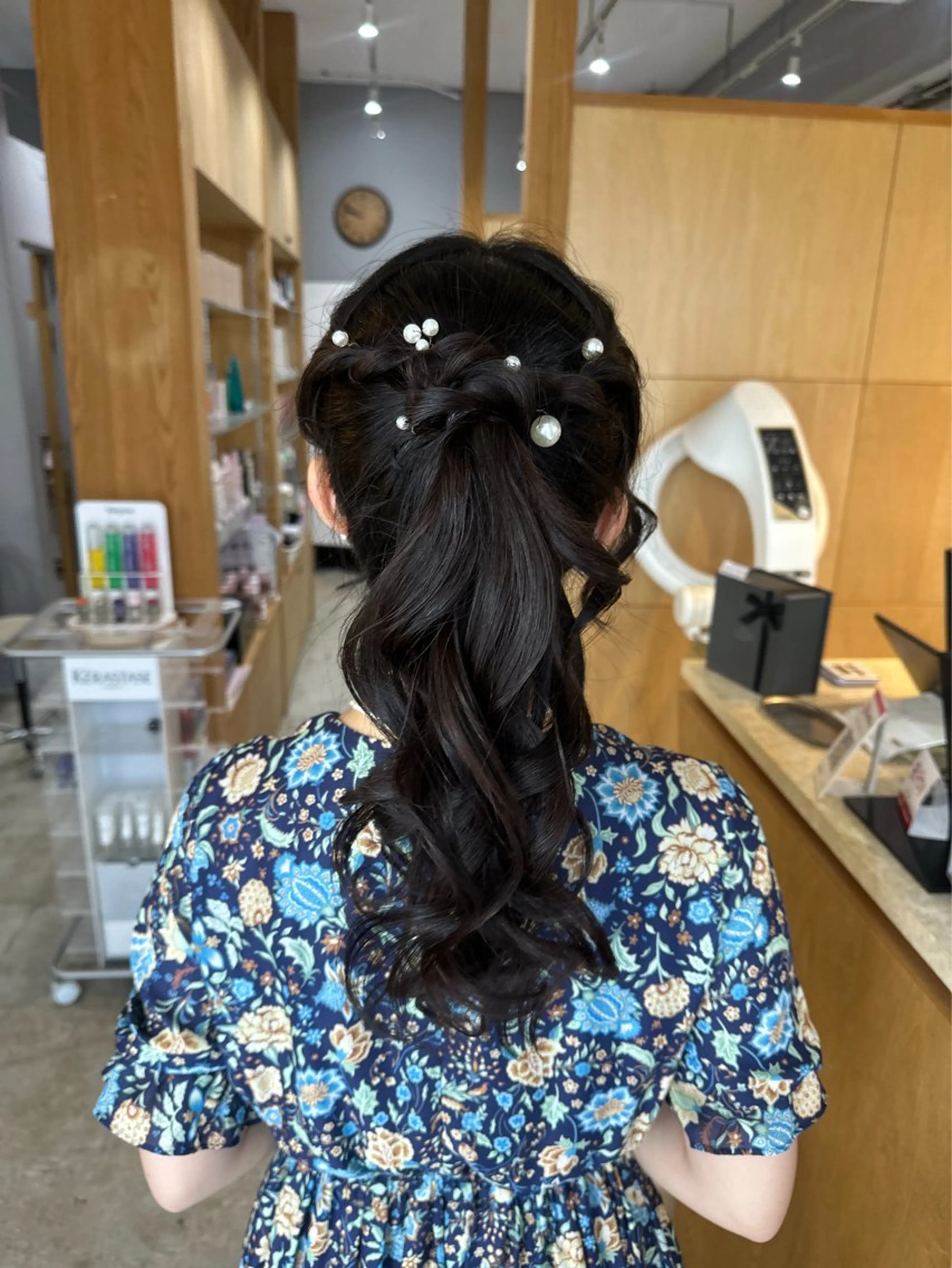 ミディアム miloc MOMOKAのヘアスタイル