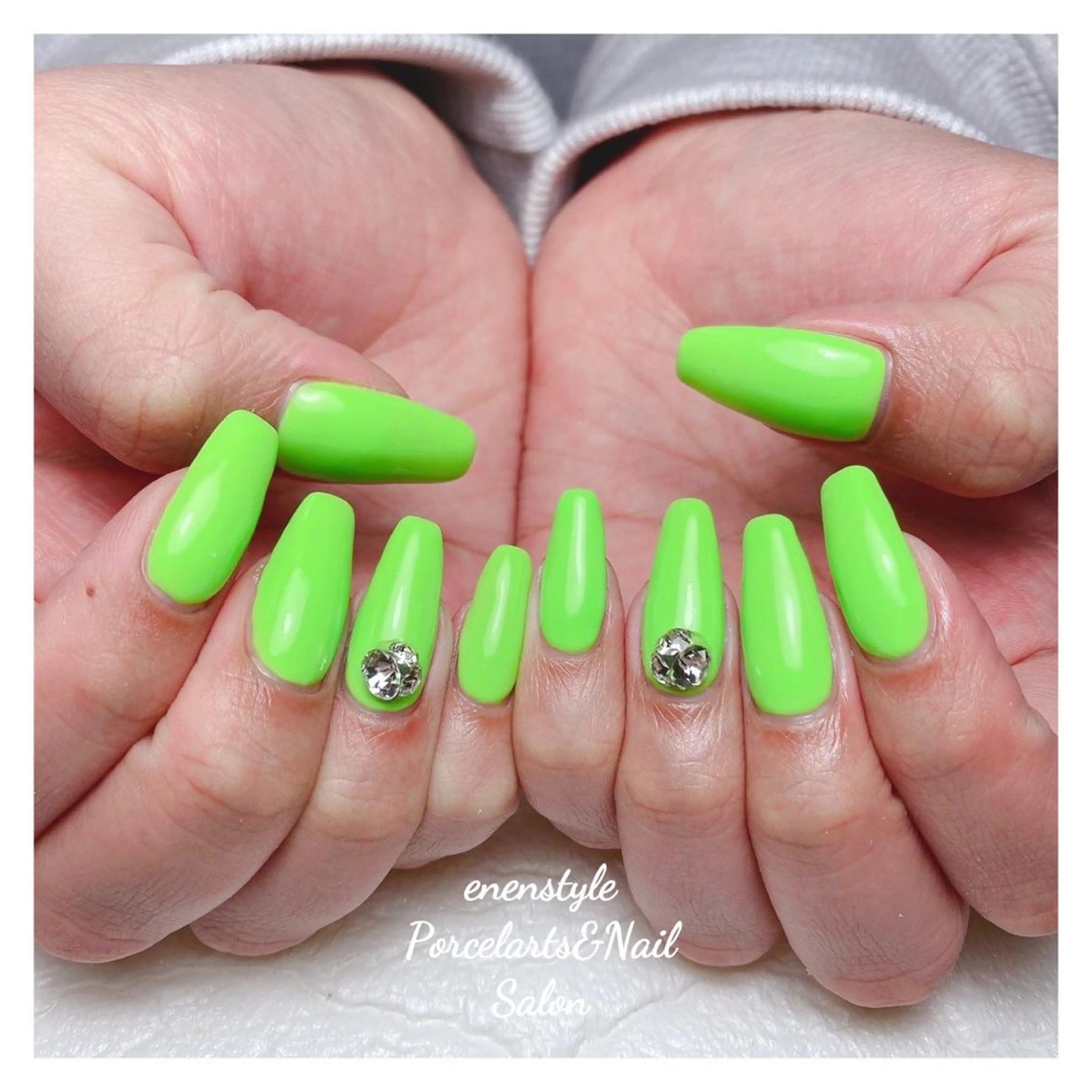 ミディアム ネイル 👑enen style👑のネイルデザイン