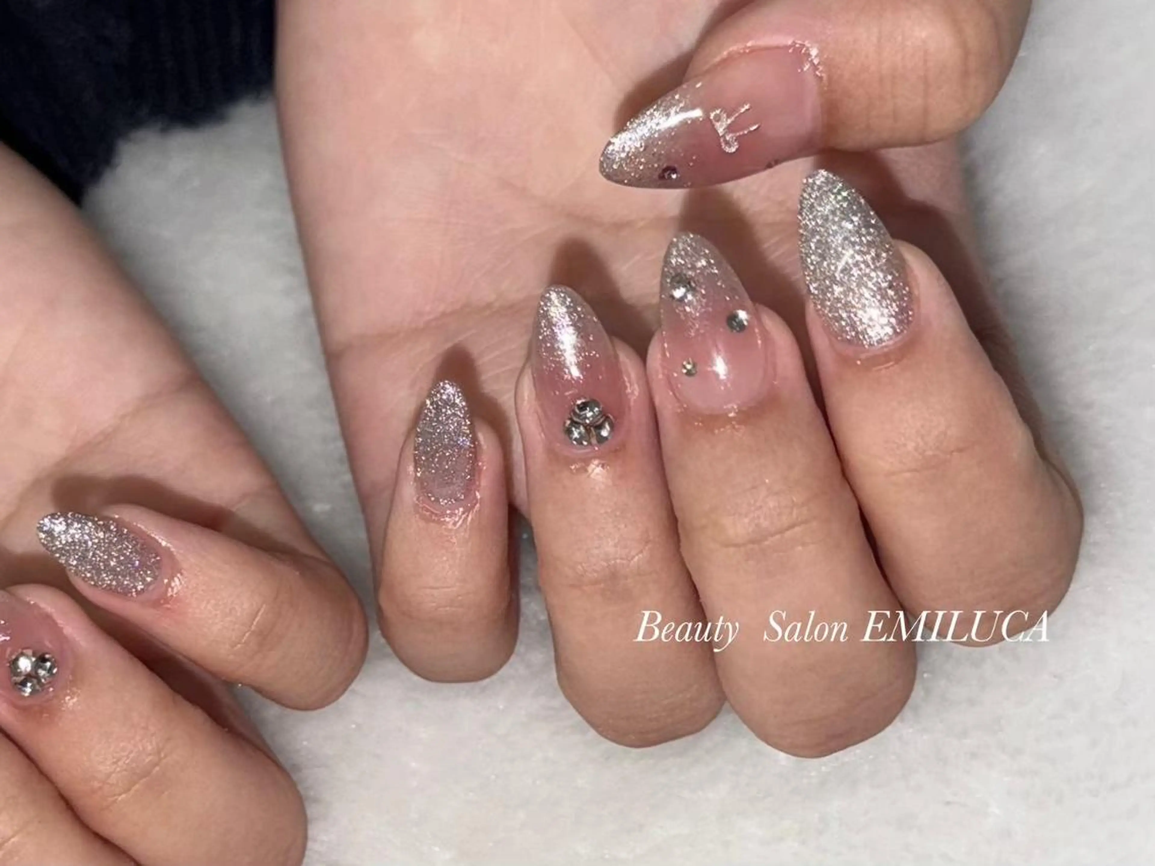 ネイル 持ち込み ハンドネイル EMILUCA 本地のネイルデザイン