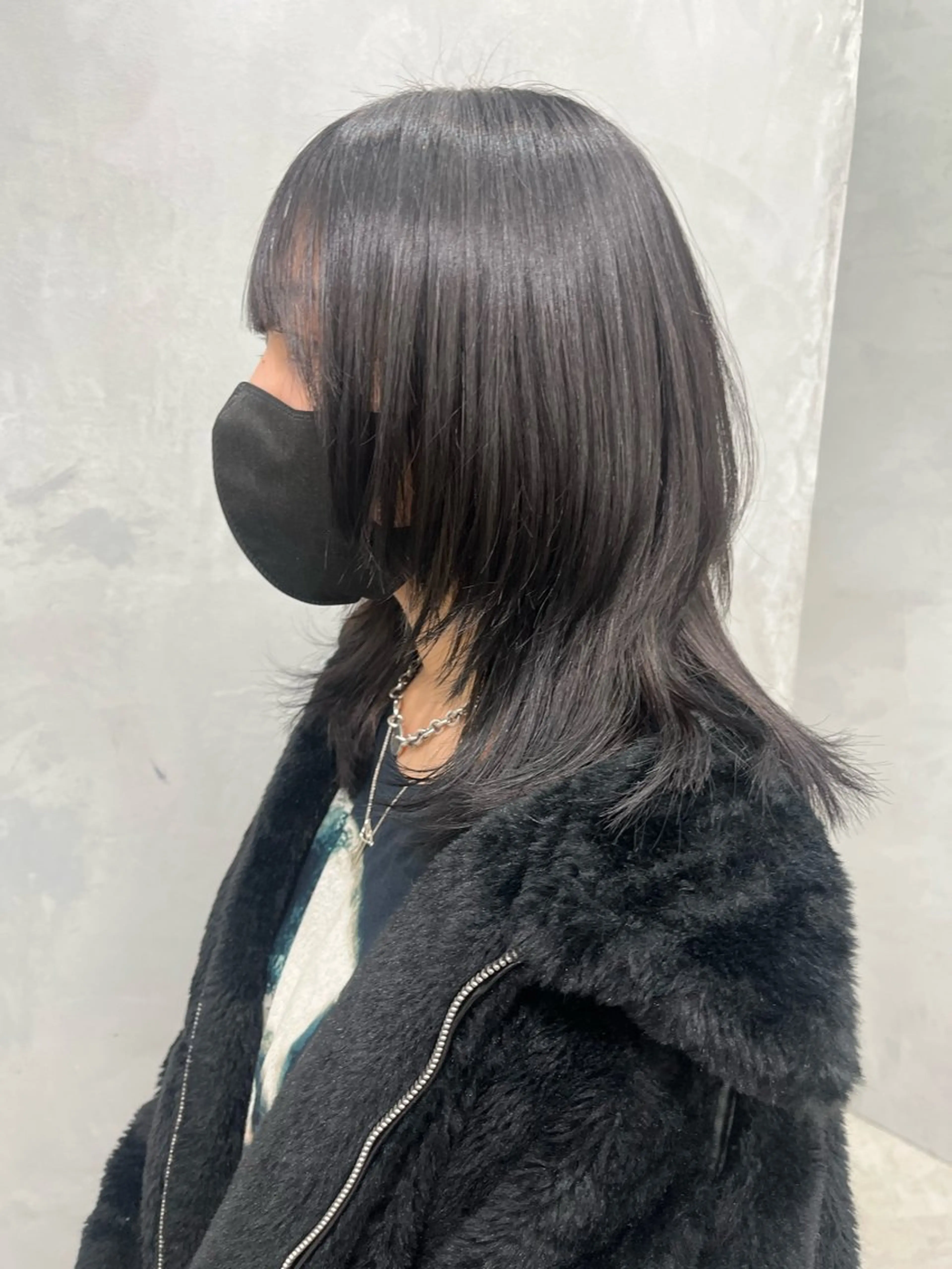 ミディアム ウルフカット dot .tokyo color所属・中村 彩夏のヘアスタイル