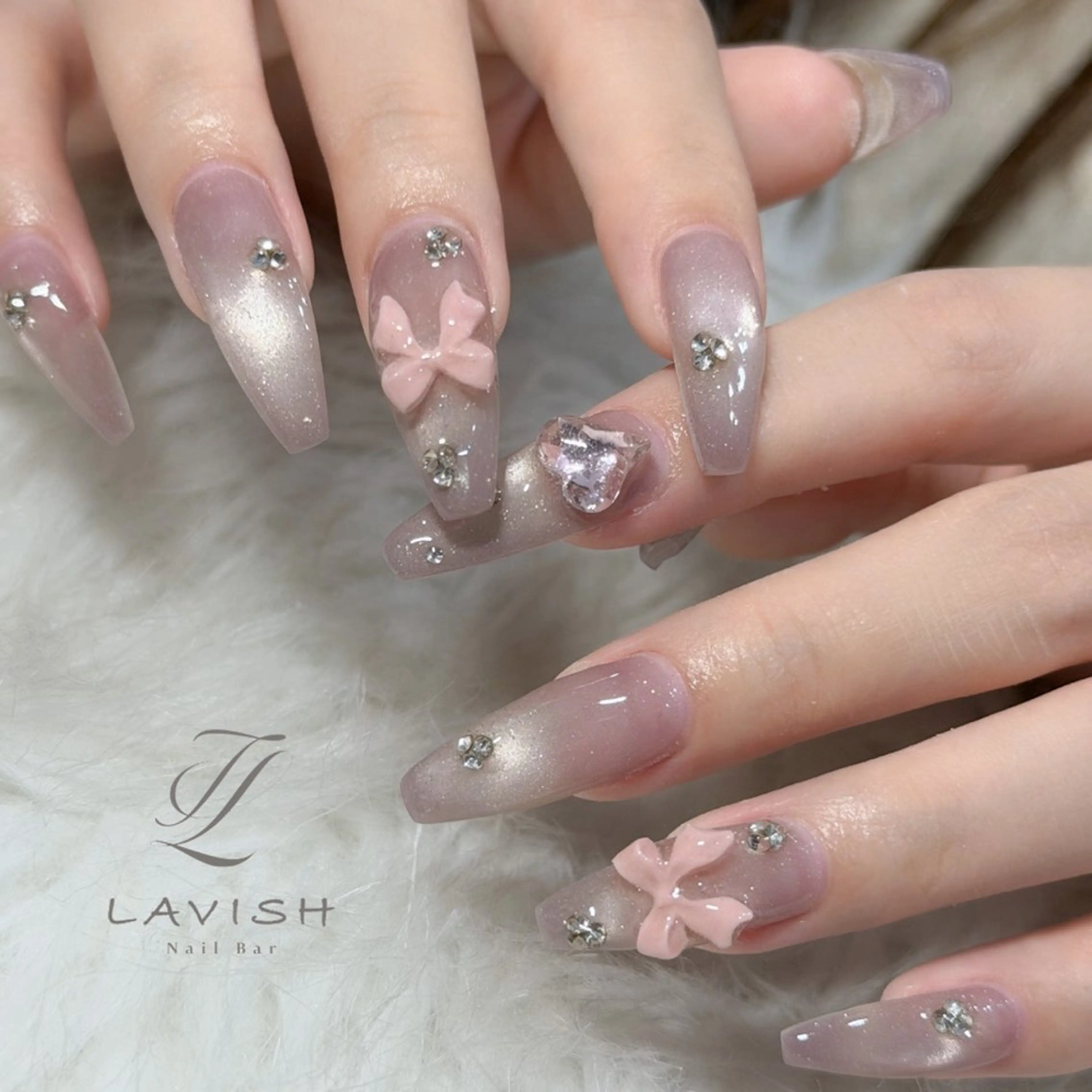 ネイル ハンドネイル フットネイル LAVISH nanamiのネイルデザイン