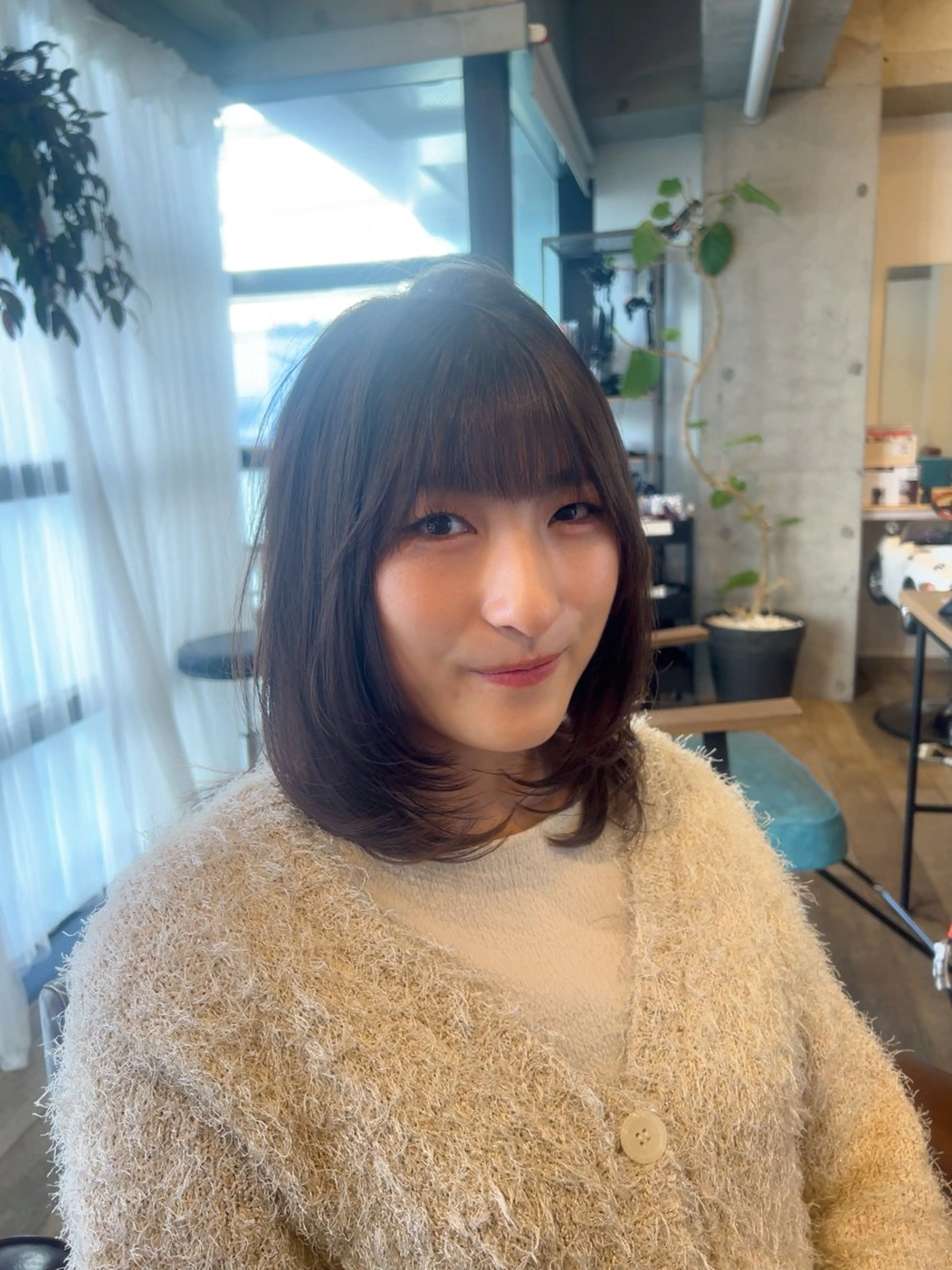 ミディアム 顔周りカット レイヤーカット Liere Muuのヘアスタイル