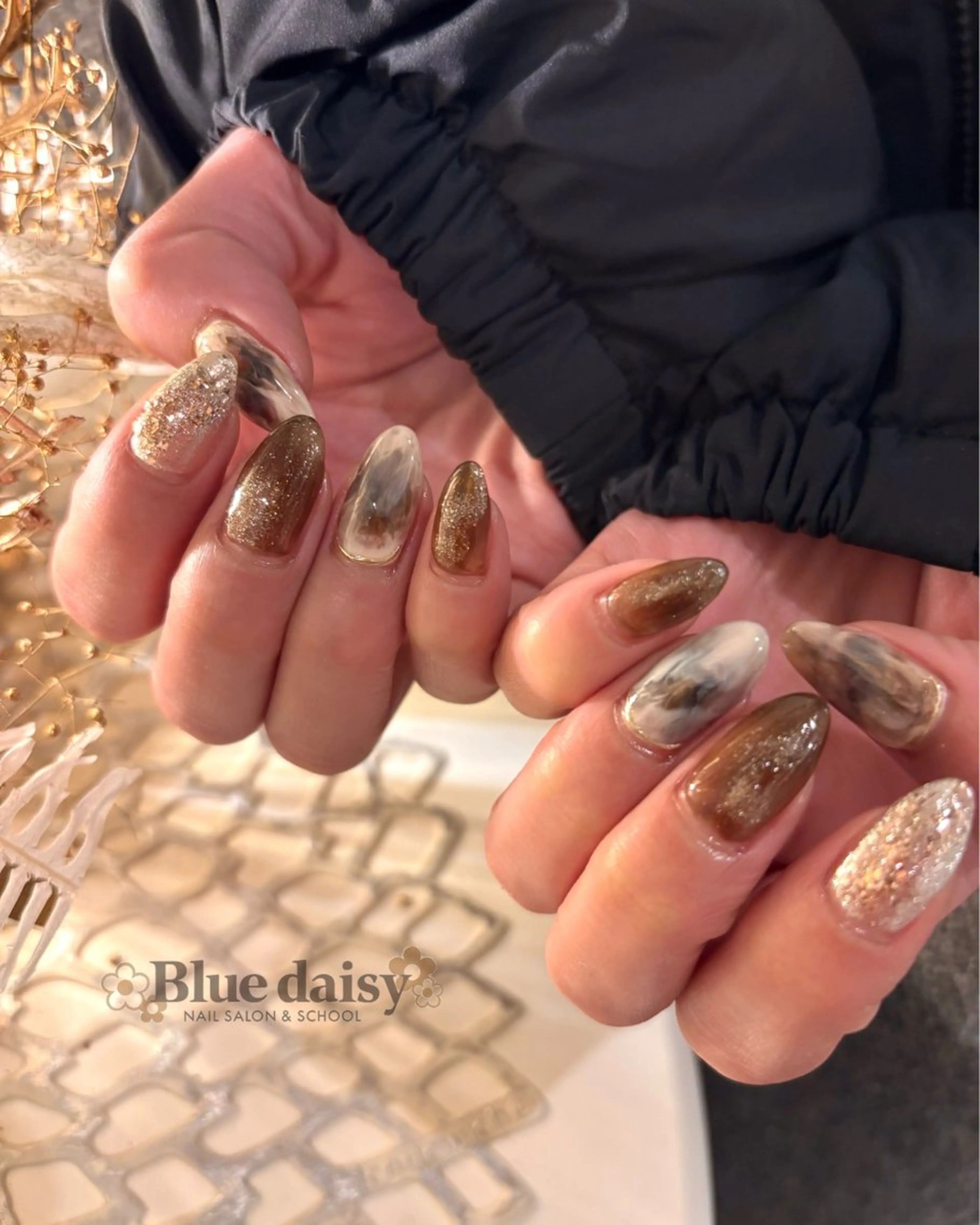 ネイル 冬ネイル ハンドネイル Blue daisy 栄本店のネイルデザイン
