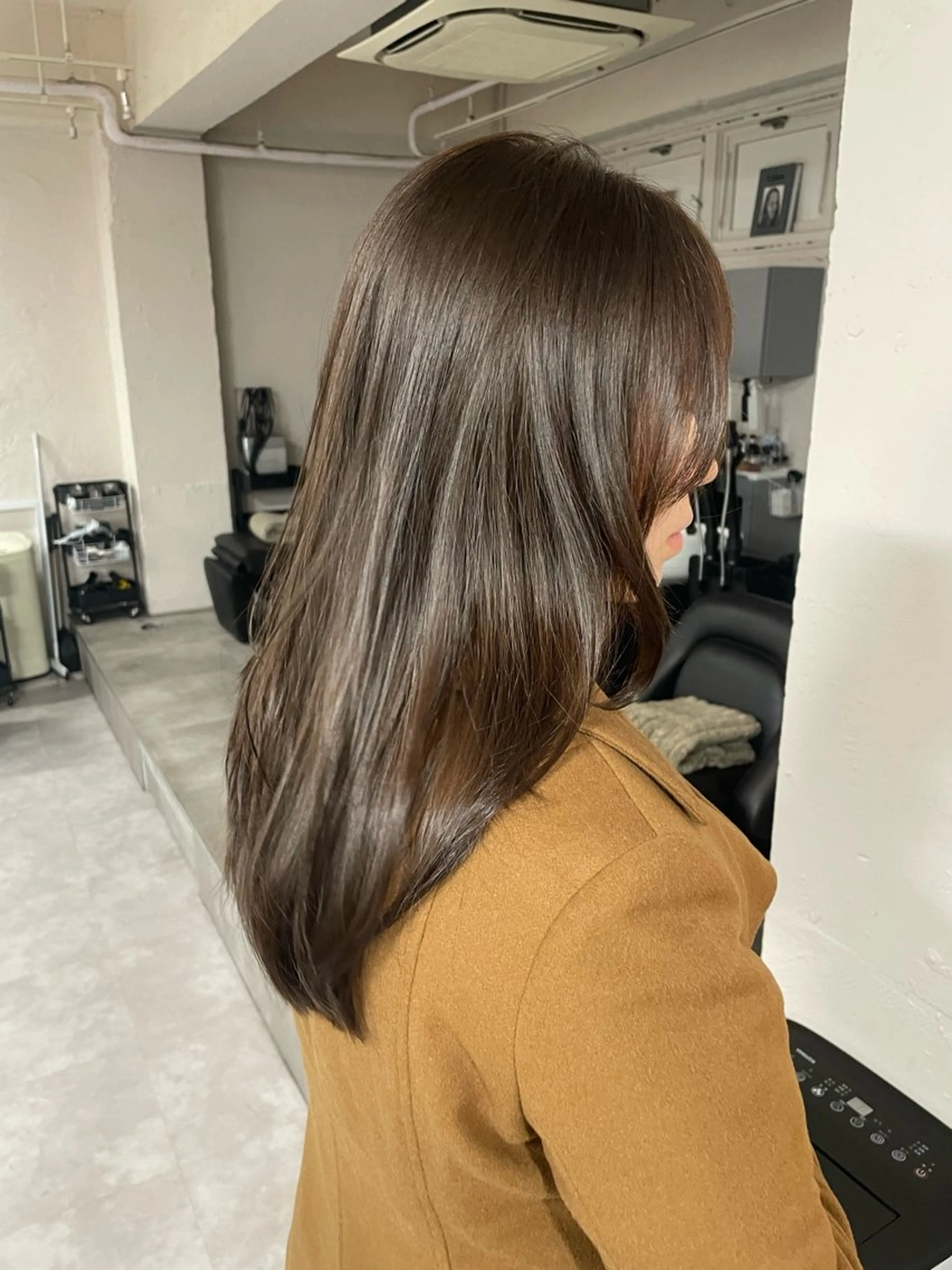 セミロング カット ヘアカラー tokute 中野真咲🐺のヘアスタイル