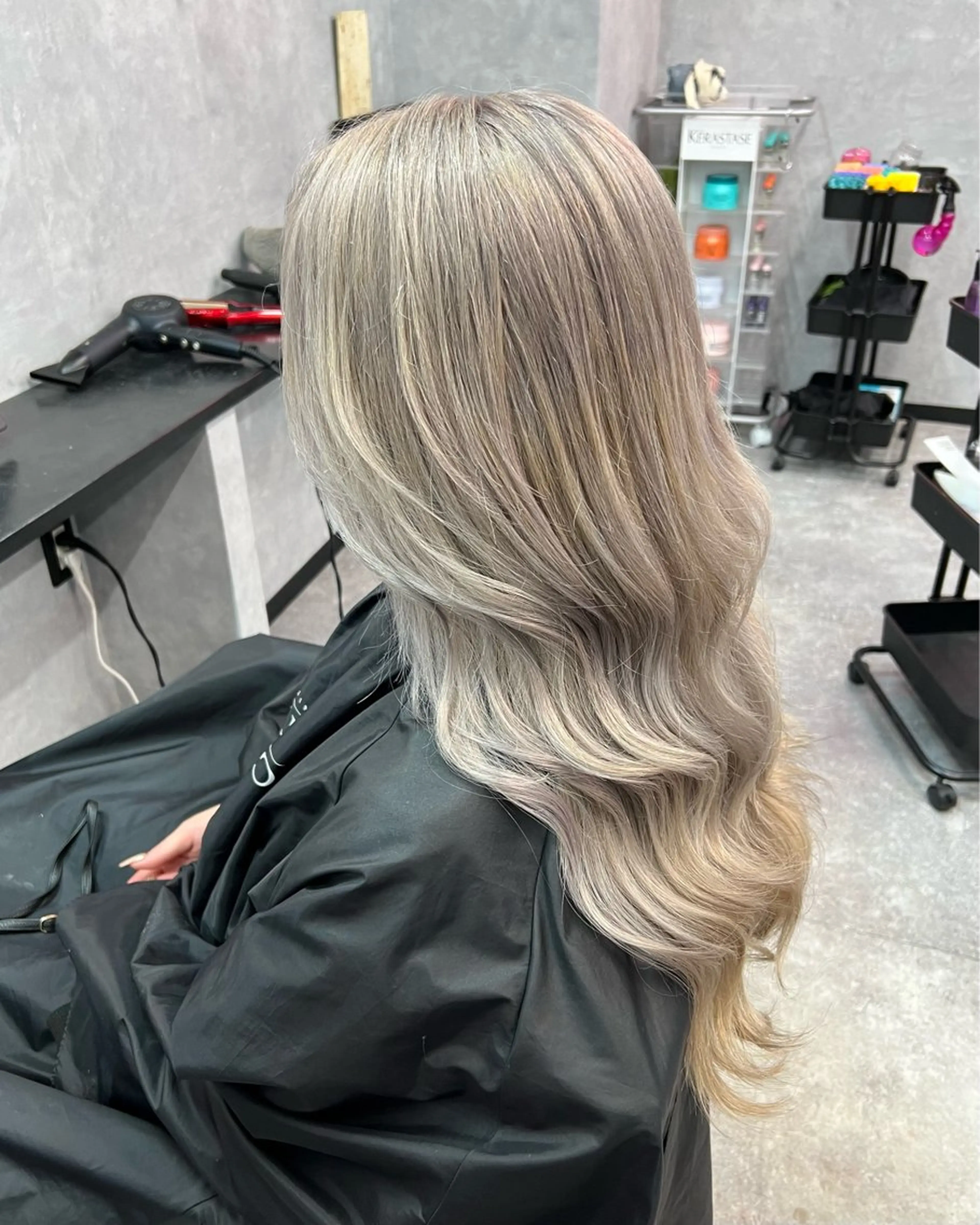 ロング ヘアカラー トリートメント YURA所属・藤本 翔己のヘアスタイル