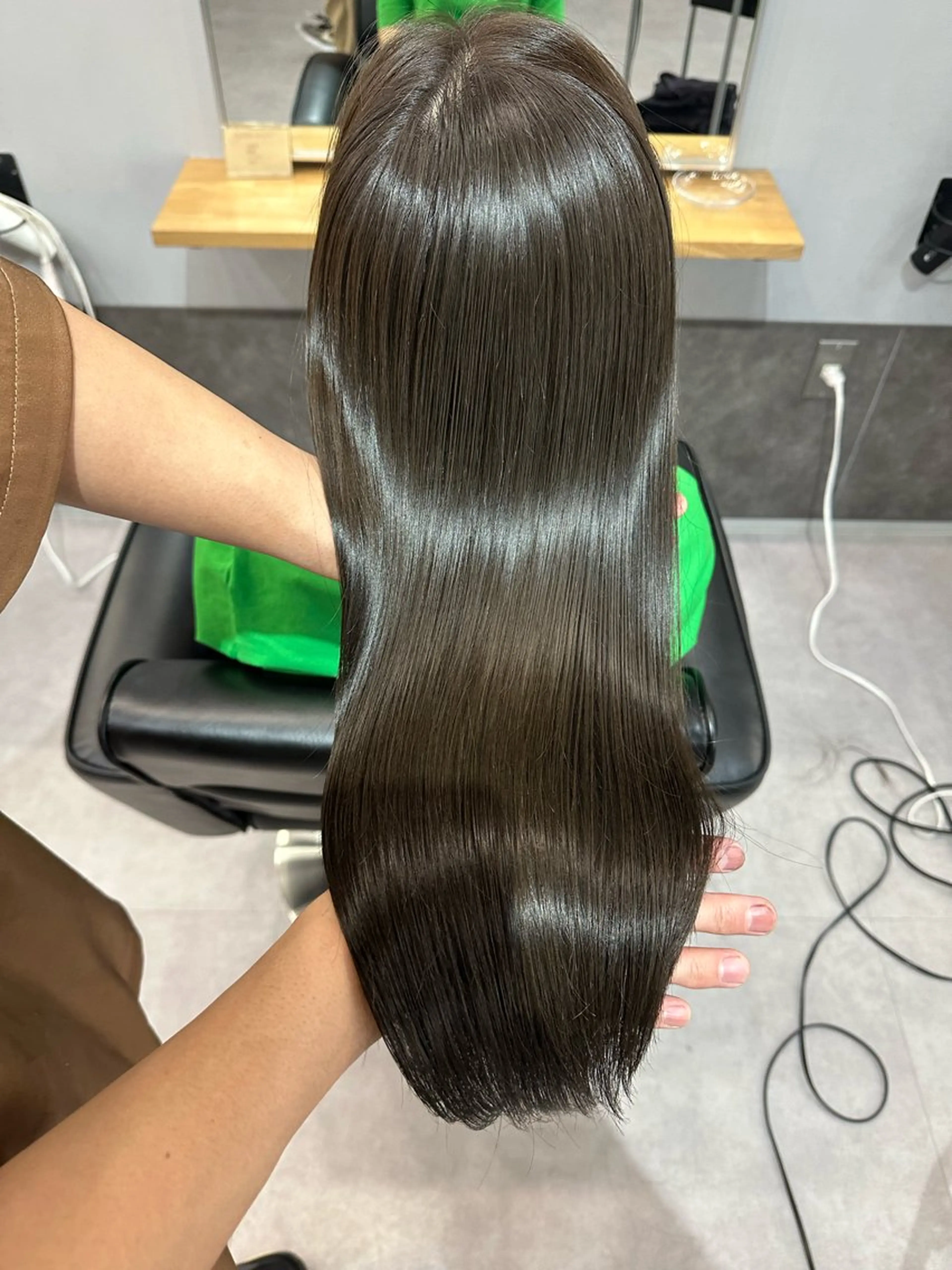 ロング カラー カット ヘアカラー ミルクティーカラー グレージュ　高山慧輔のヘアスタイル