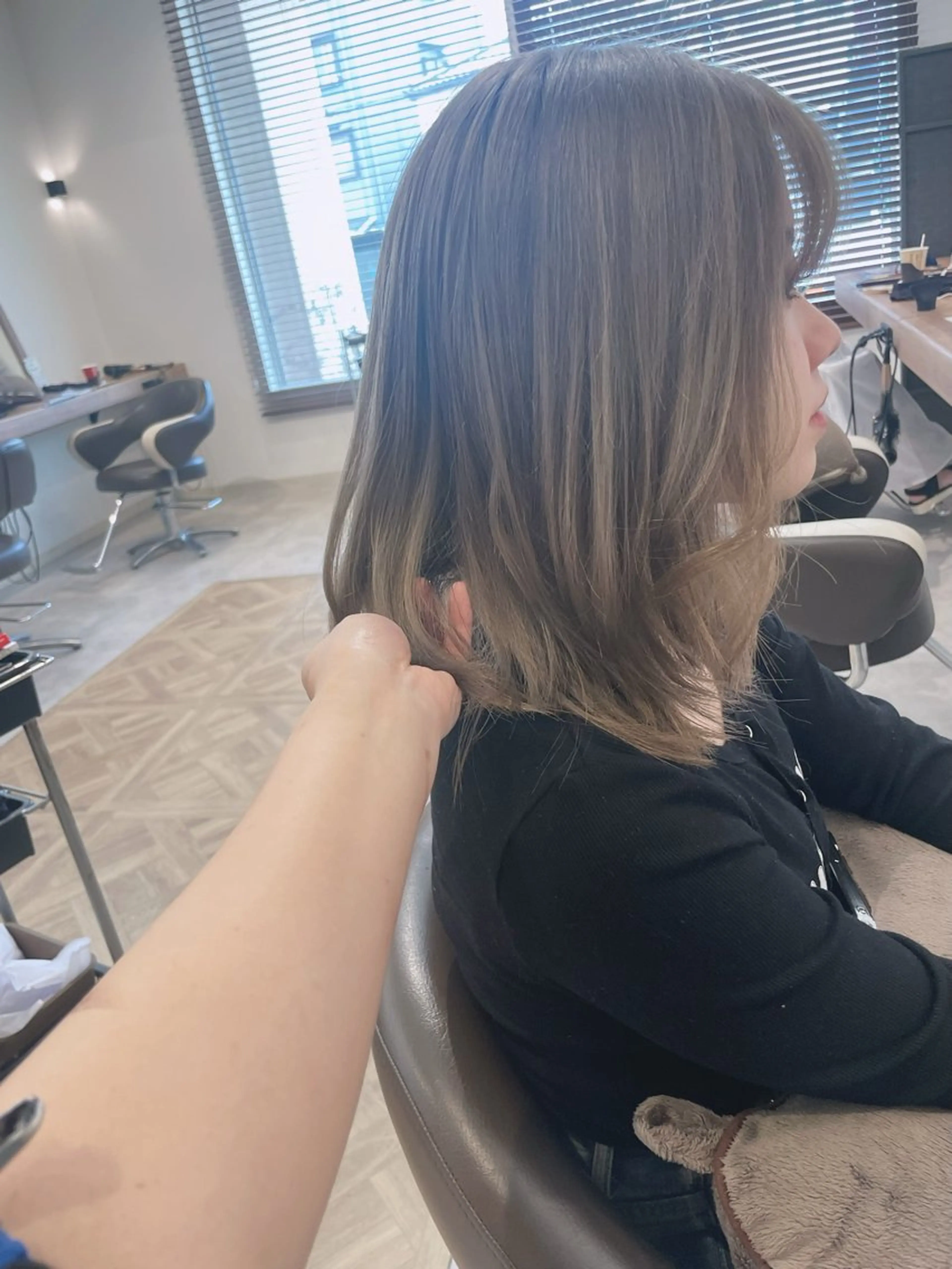 ミディアム カラー 山越 美裕樹のヘアスタイル