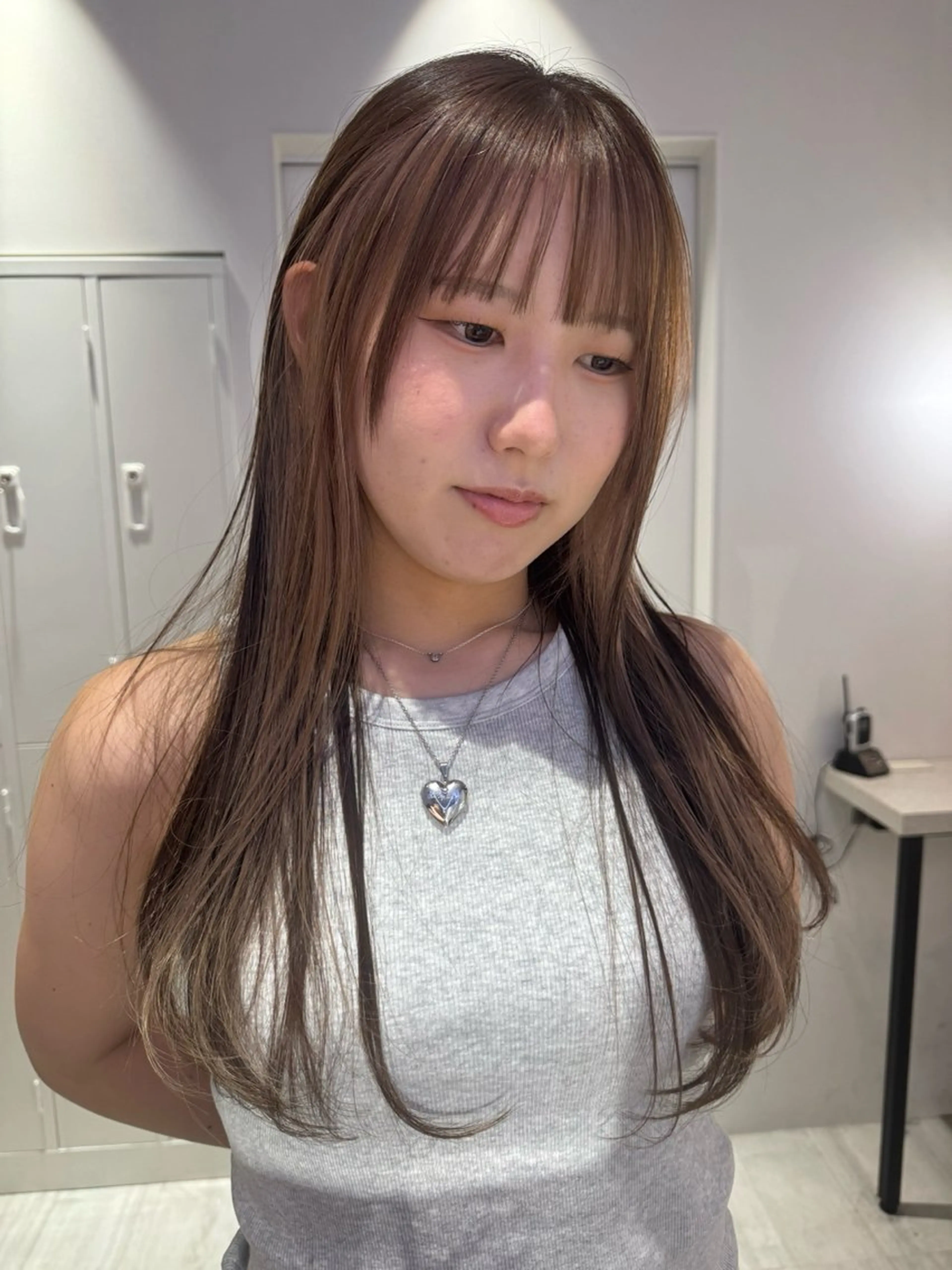 セミロング カラー ミストバング ブリーチ フェイスフレーミング カット ヘアカラー トリートメント Ami/艶カラー/ レイヤー/ハイトーンのヘアスタイル