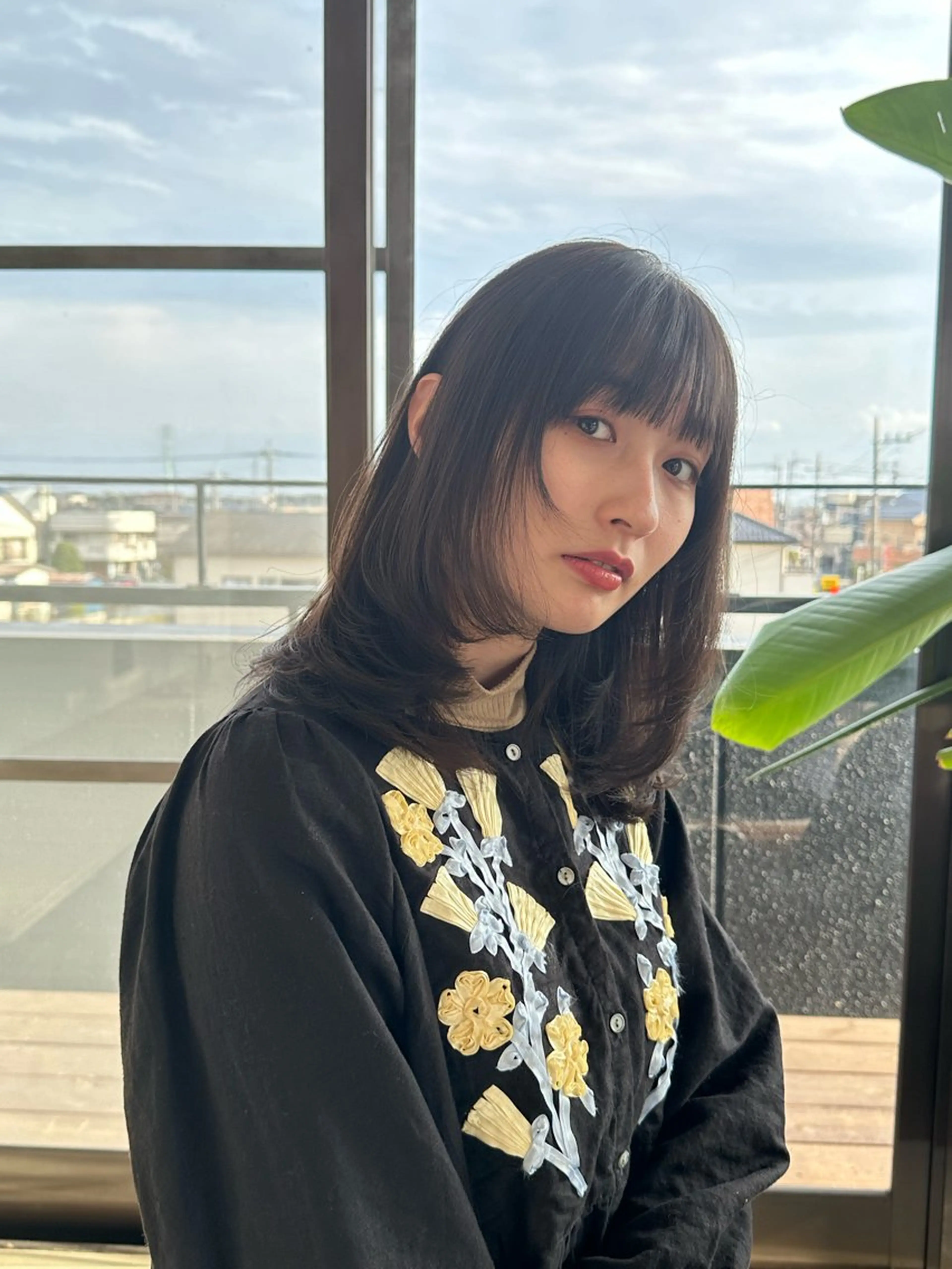 セミロング カラー レイヤーカット ワンホンレイヤー カット ヘアカラー トリートメント 韓国系/ウルフ/ ブリーチ/常角友野のヘアスタイル