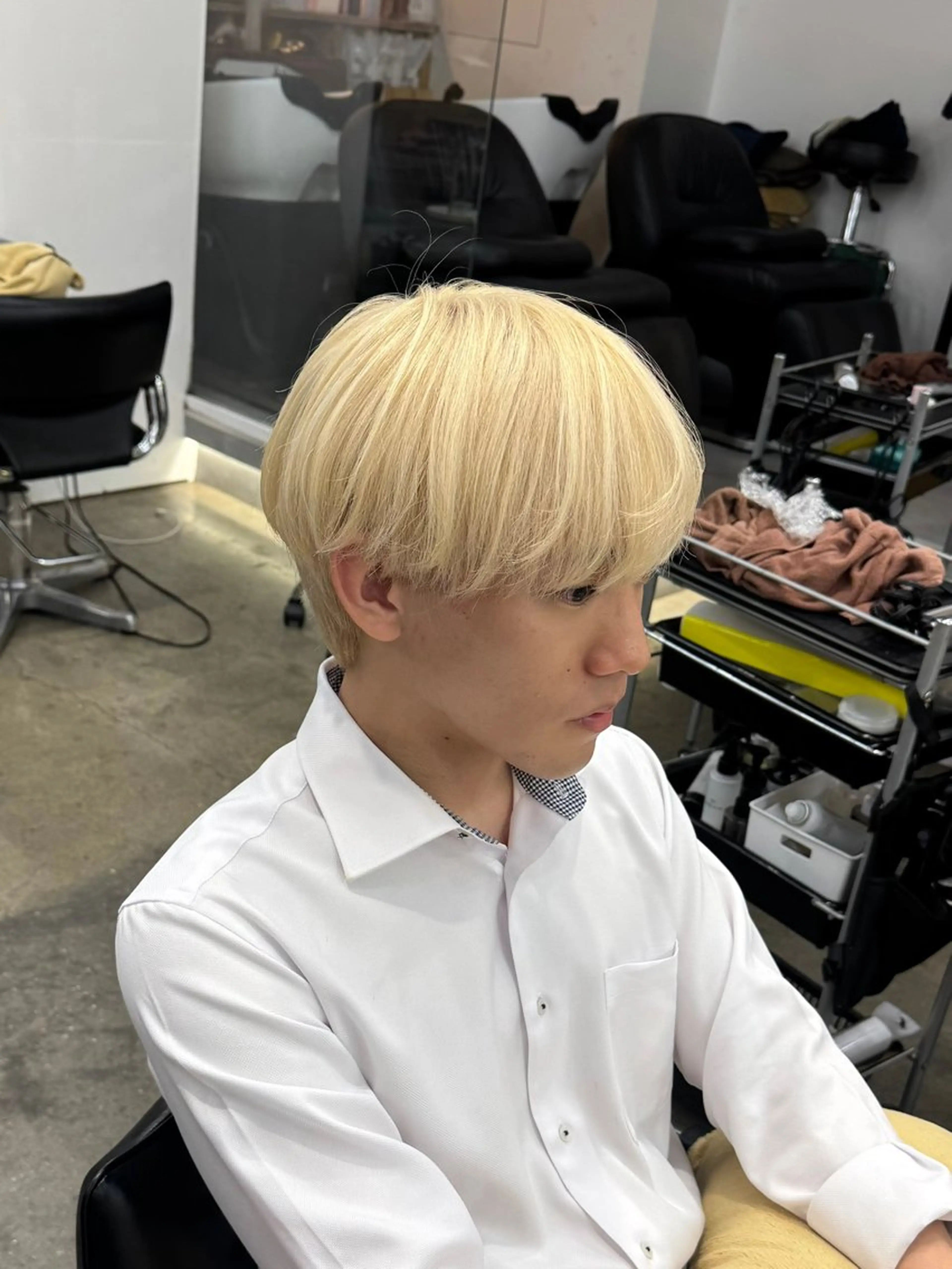 ショート カラー メンズ 抜きっぱなしブロンド ブロンド ホワイトブロンド ヘアカラー トリートメント 新宿 似合わせカラー HINAのヘアスタイル