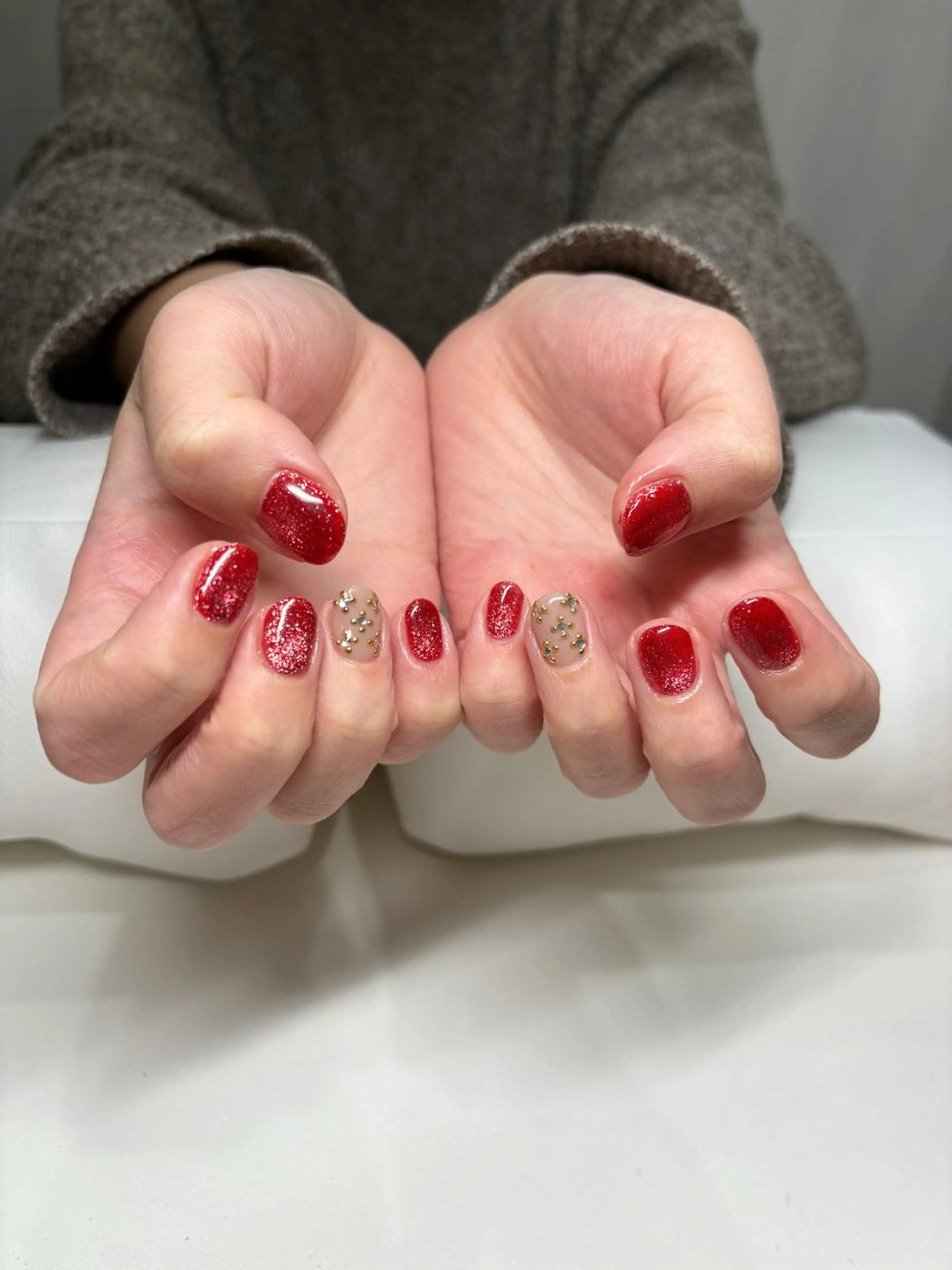ネイル フラッシュネイル 赤色 ショートネイル ハンドネイル ネイルサロン /しあわせたいむ🌱のネイルデザイン