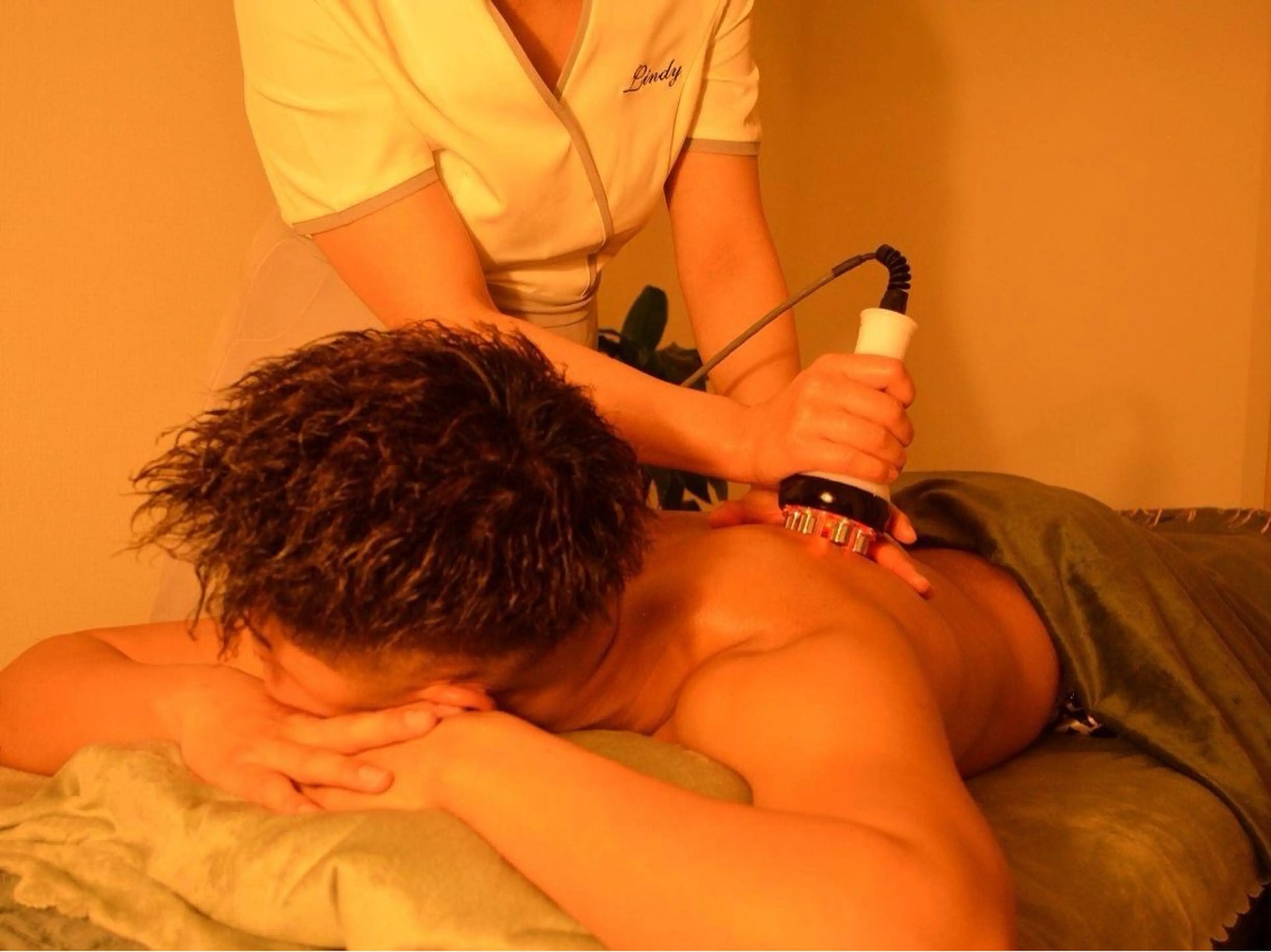 温めて固まった脂肪を撃退、ハイパーナイフ60分(男性女性可)、アスリートの減量で使用されています。メンズもOKの写真