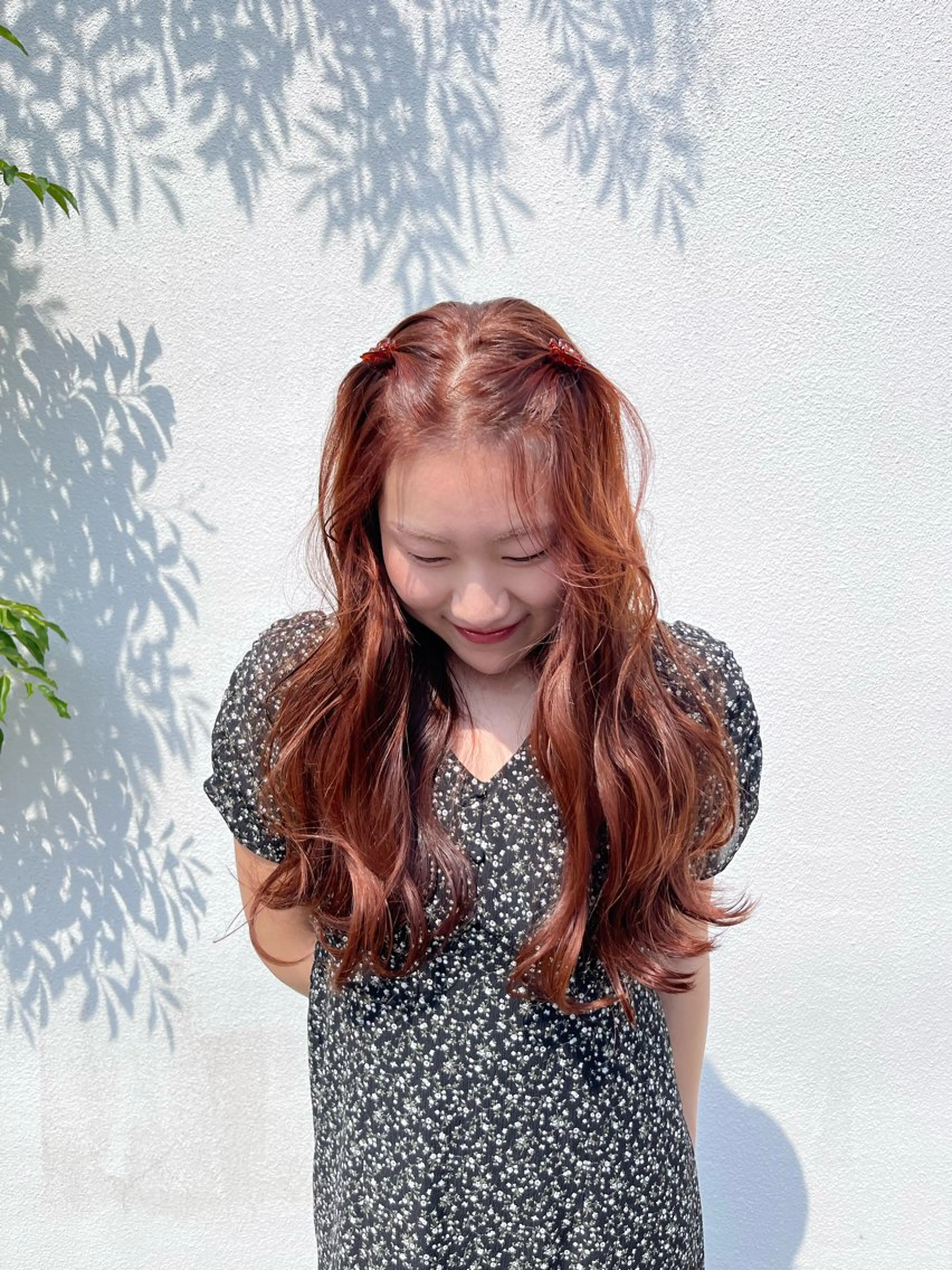 ロング 実生miu 個性派ハイトーンのヘアスタイル