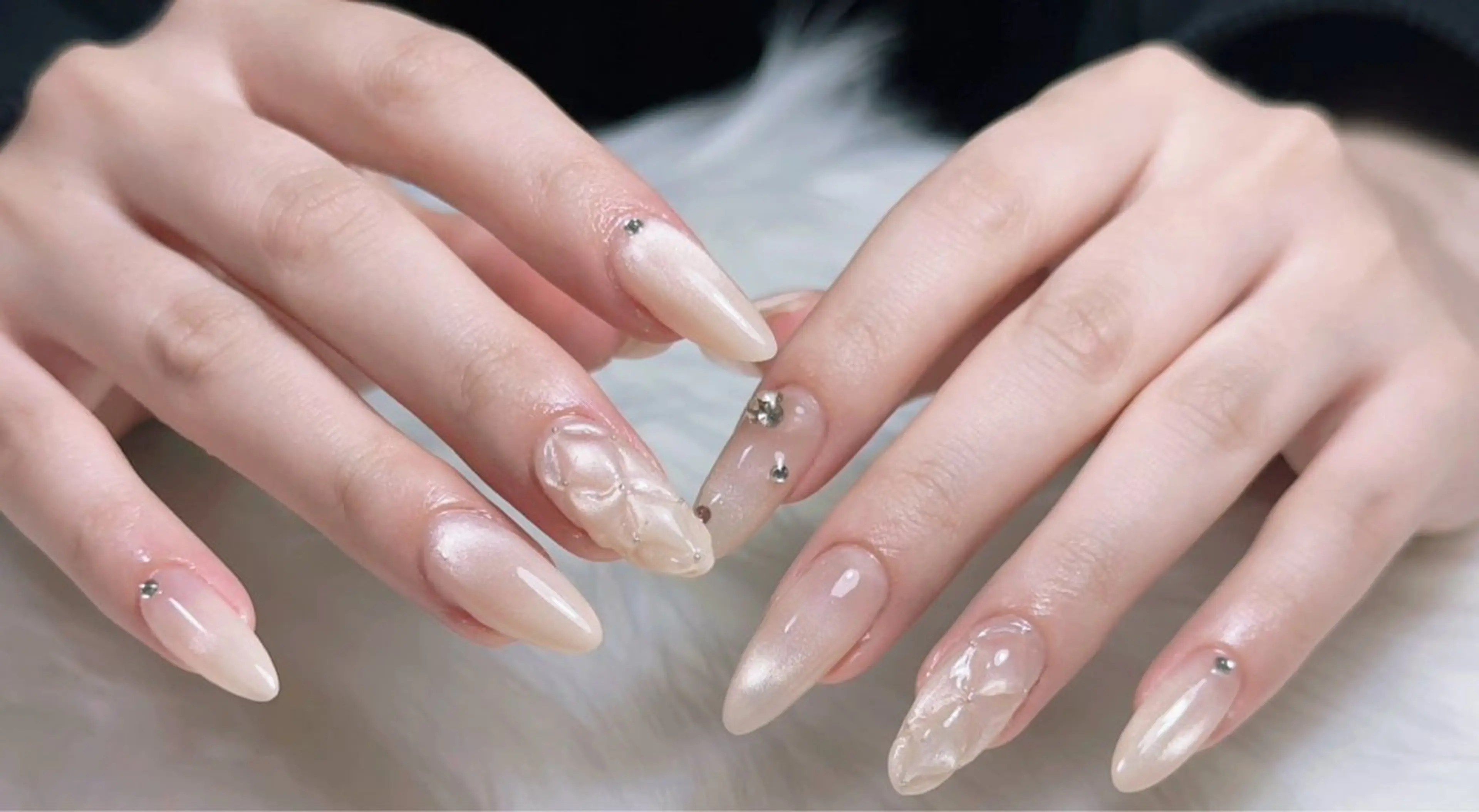 ネイル 長さ出し ネイルチップ ハンドネイル グエン ホアンアンのネイルデザイン