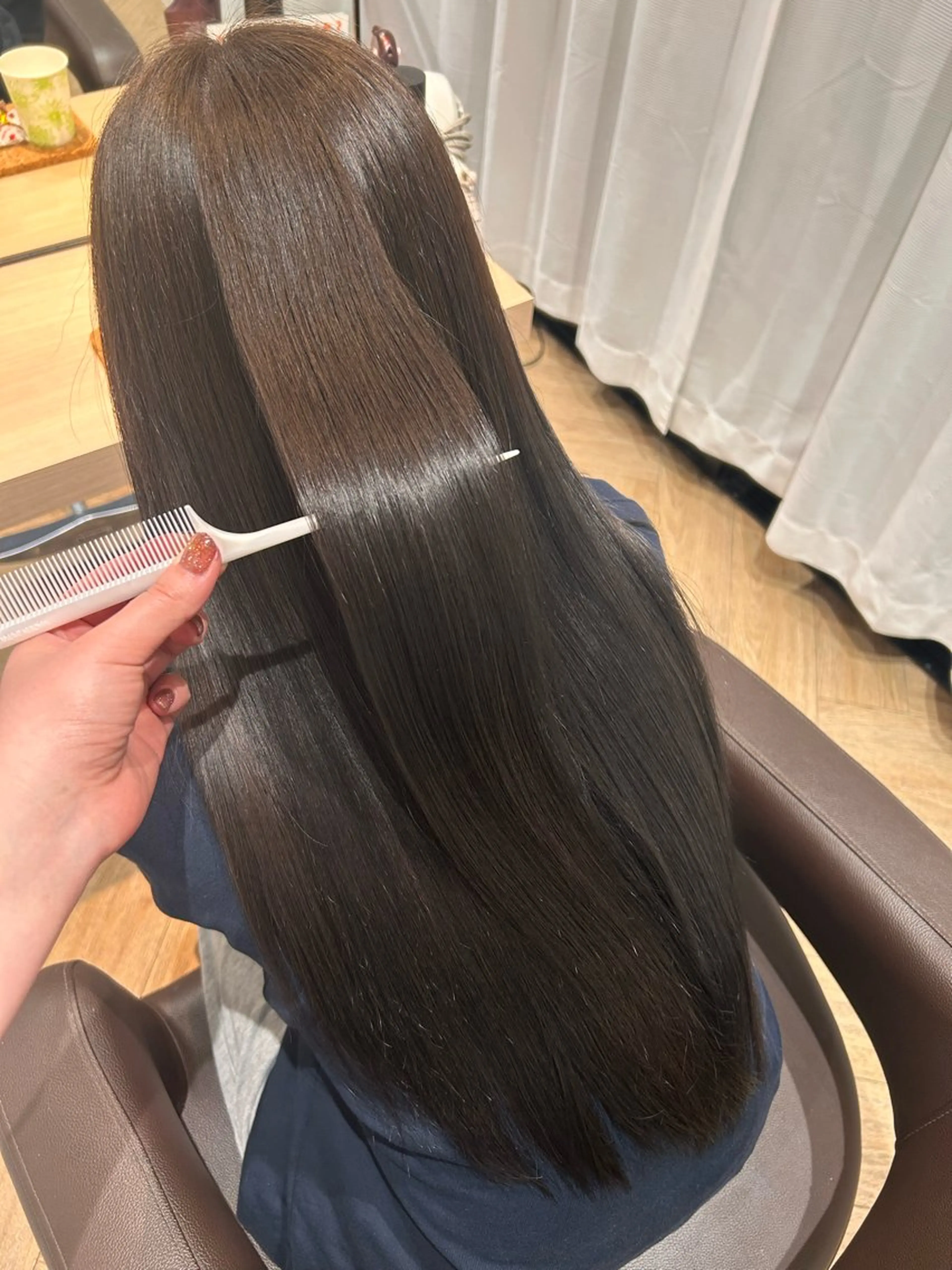 ロング カラー グレージュ 西野 麻瑚のヘアスタイル