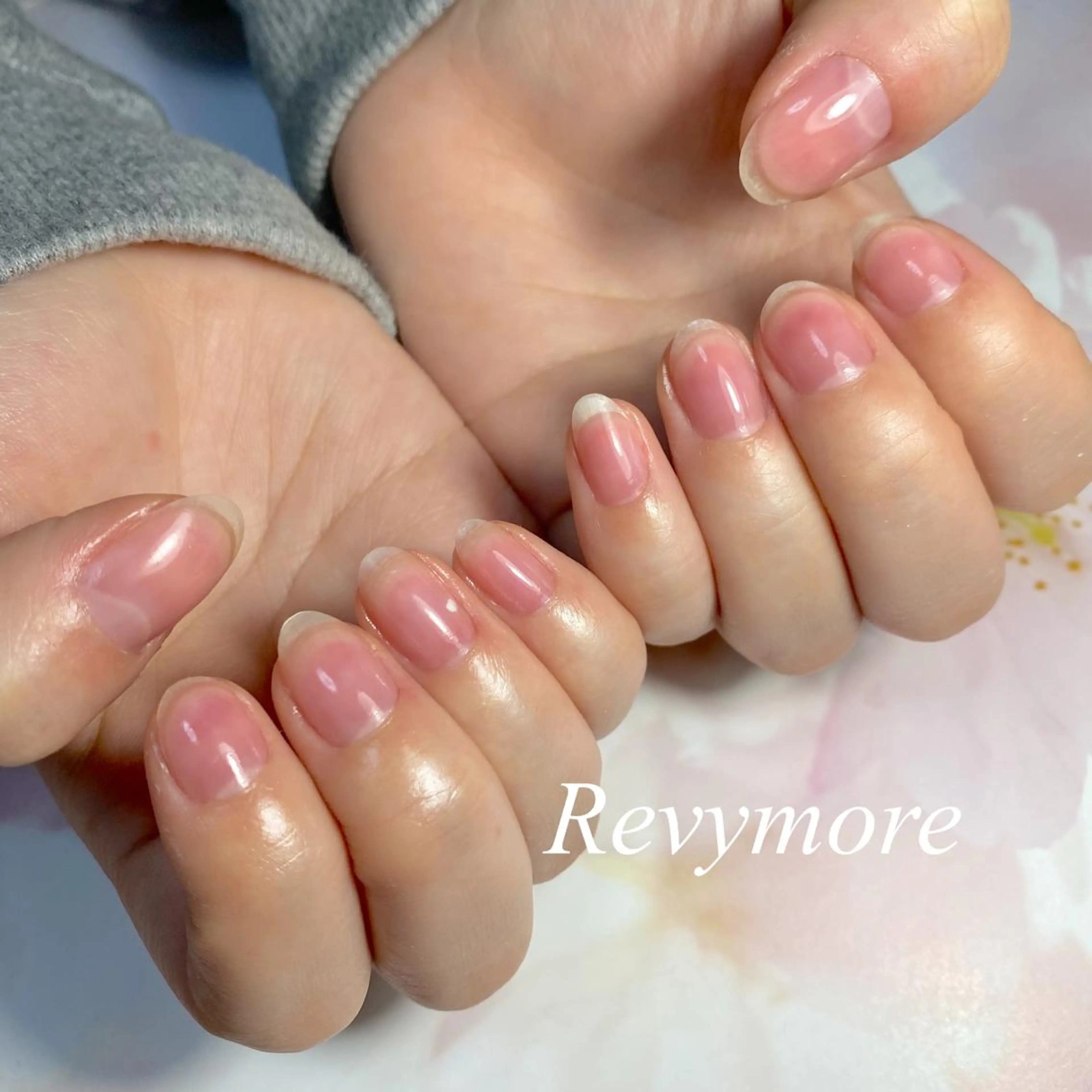 ショート ネイル ジェルネイル ニュアンスネイル オフィスネイル シンプルネイル nail salon Revymoreのネイルデザイン