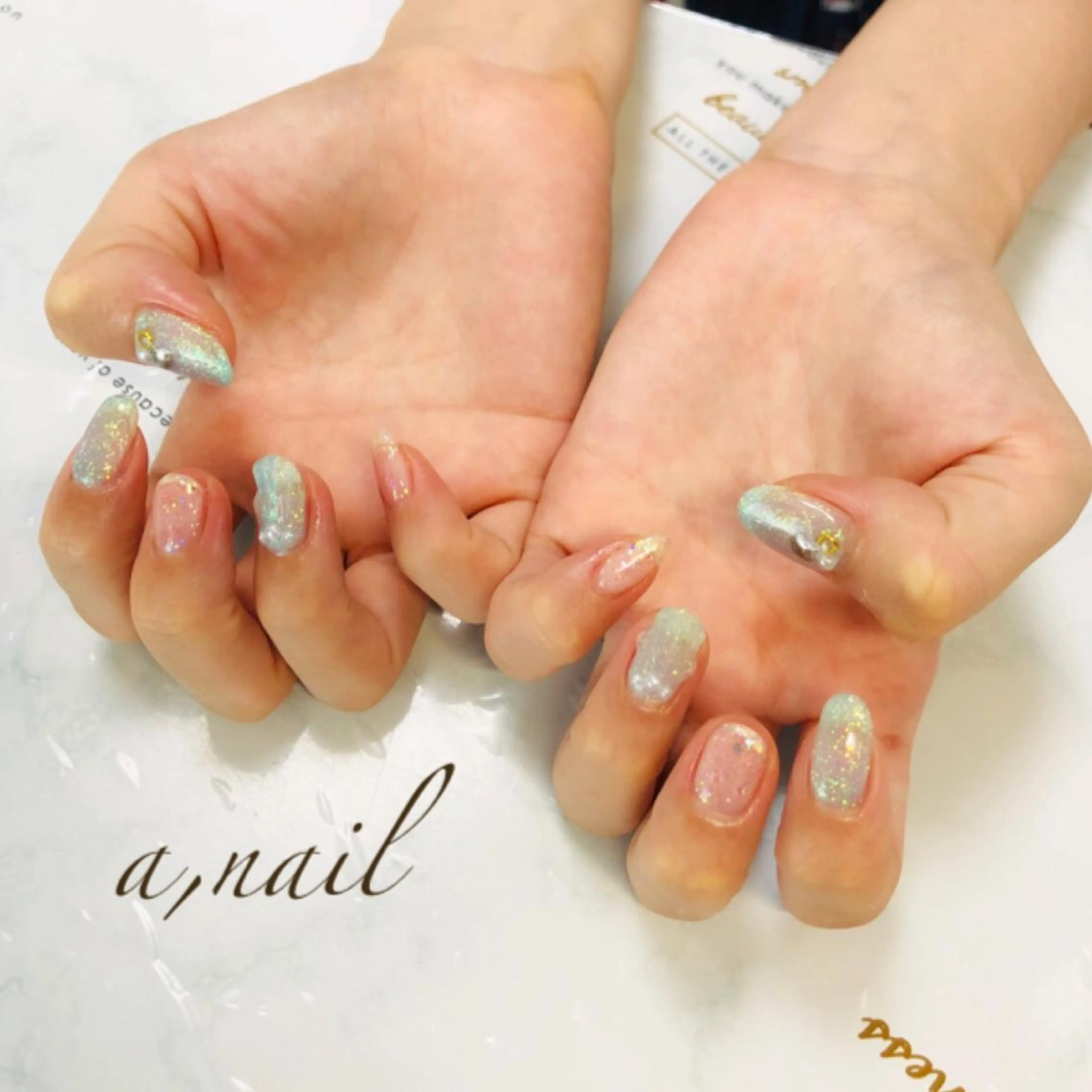 ネイル フットネイル ジェルネイル グラデーション ラメ(グリッター) ラメグラデーション ハンドネイル ネイルサロン エーネイルのネイルデザイン