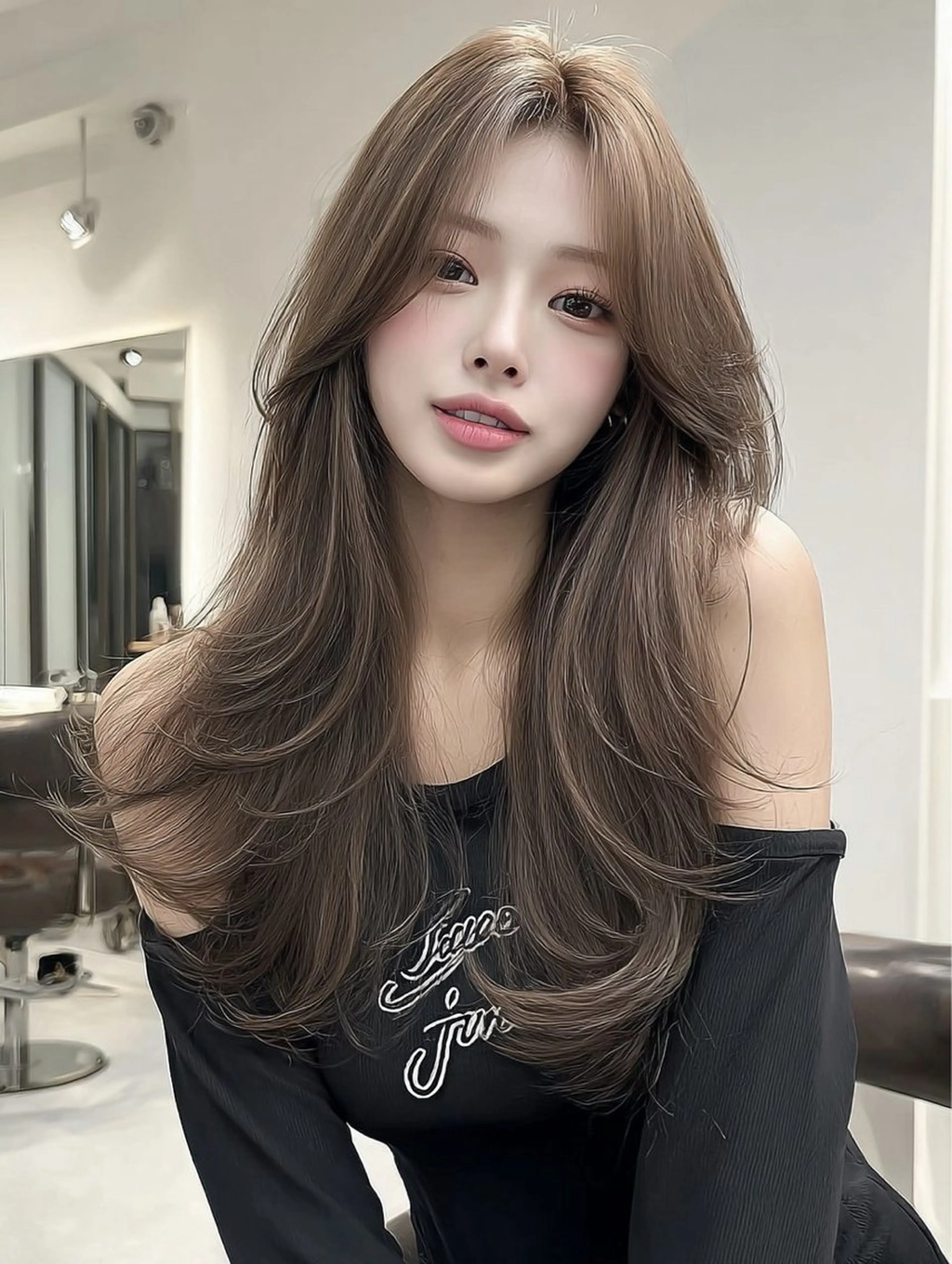 ロング カラー ベージュカラー フォギーベージュ 顔周りカット レイヤーカット みなみ/盛れる顔周り /マツエク/透明感のヘアスタイル