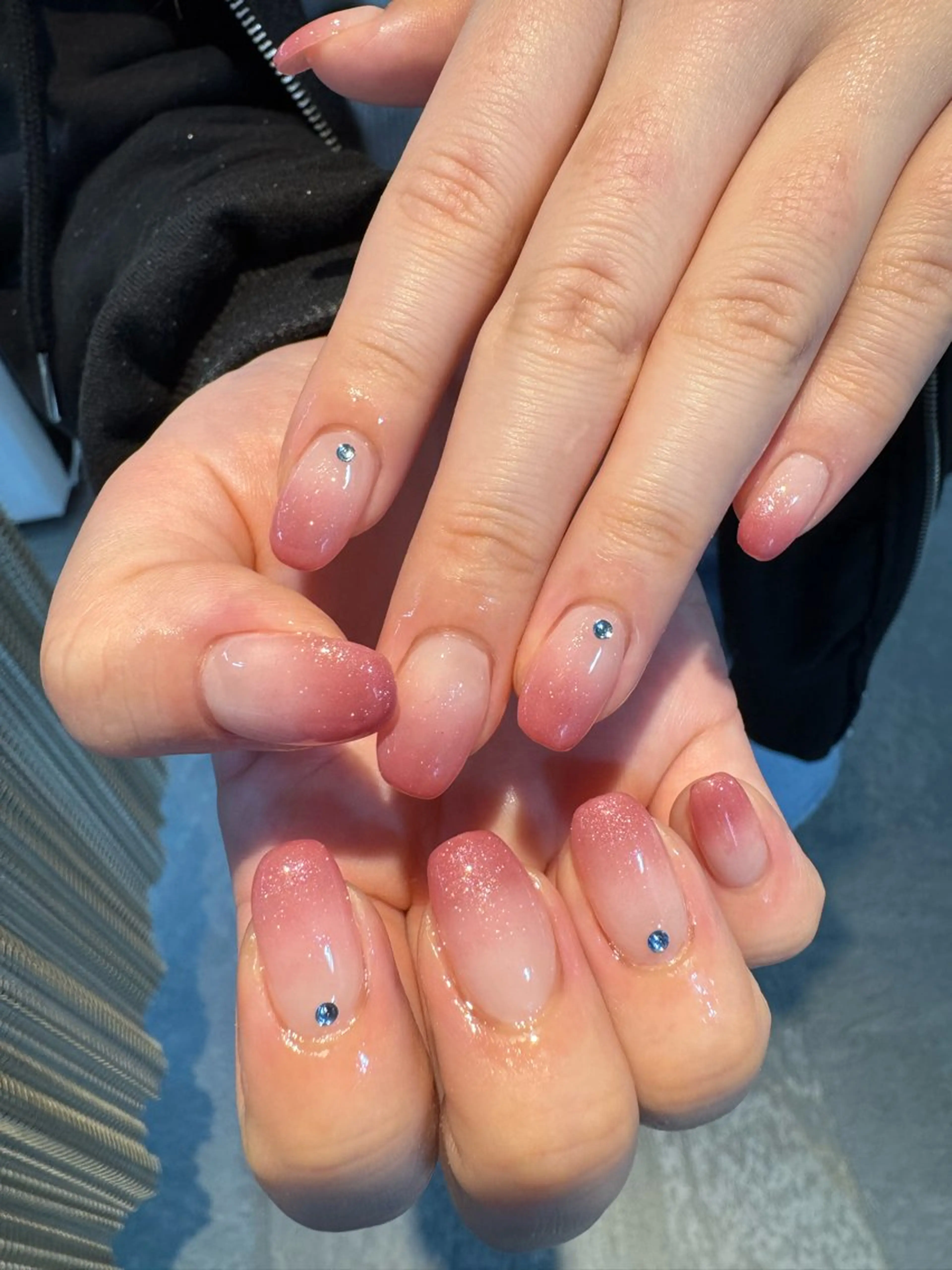 ネイル ハンドネイル GLOW MIUのネイルデザイン