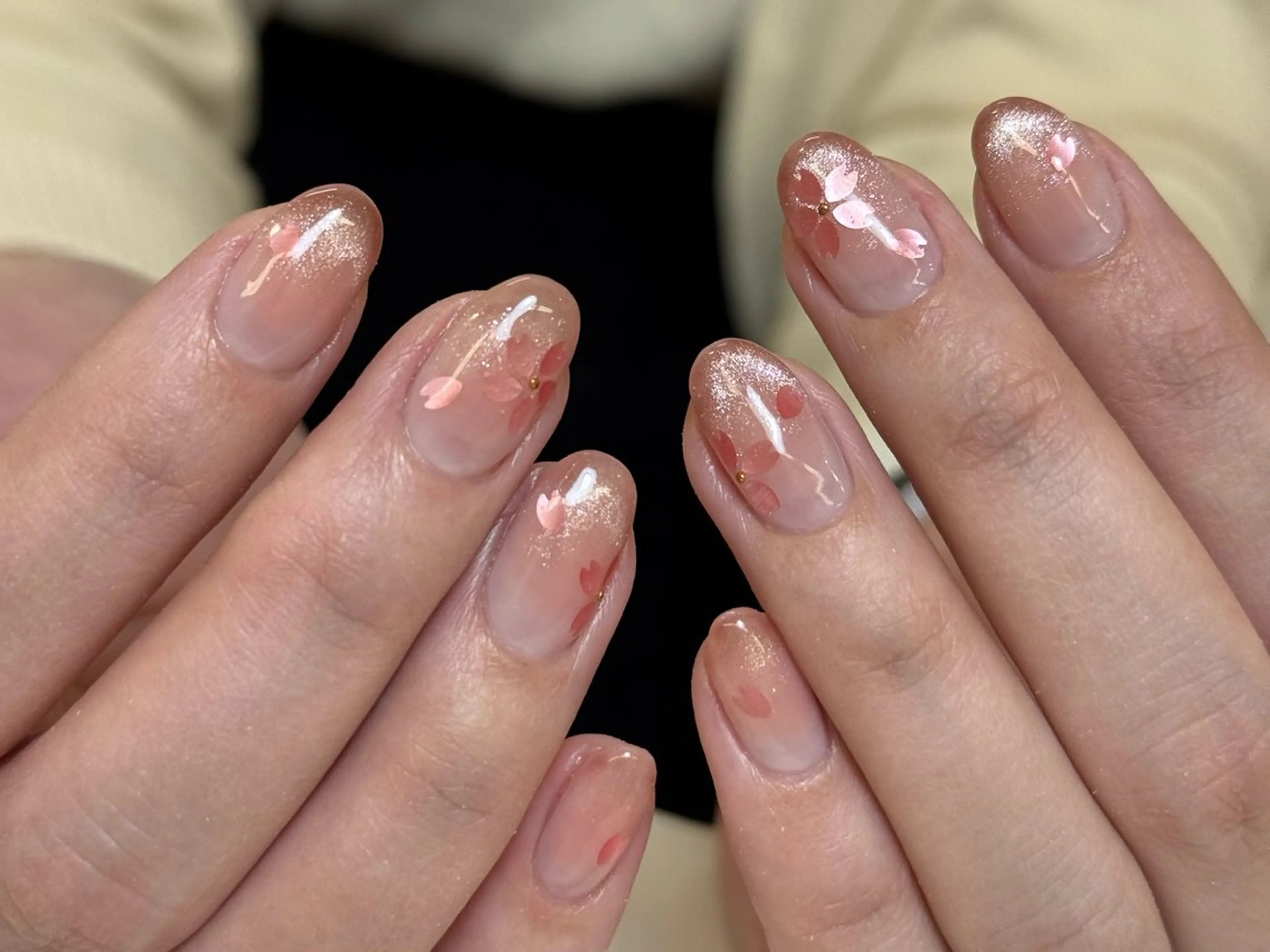ネイル チークネイル フレンチネイル 韓国ネイル マグネットネイル 持ち込み ハンドネイル Hi nail🎀 池袋kozueのネイルデザイン