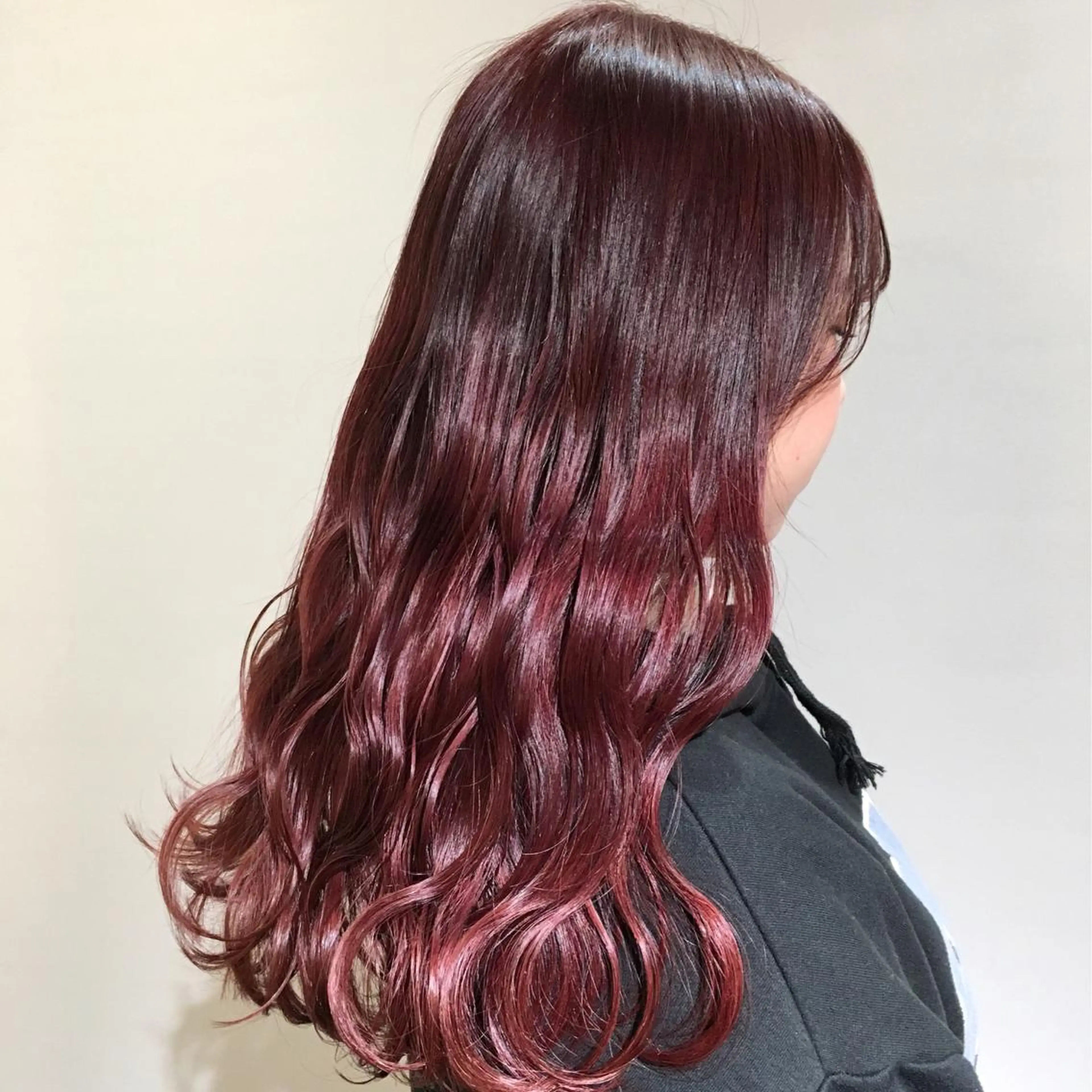 ロング カラー ヘアアレンジ ブリーチ 柔らか垢抜けｶﾗｰと ｶｯﾄ🫧ASUKAのヘアスタイル