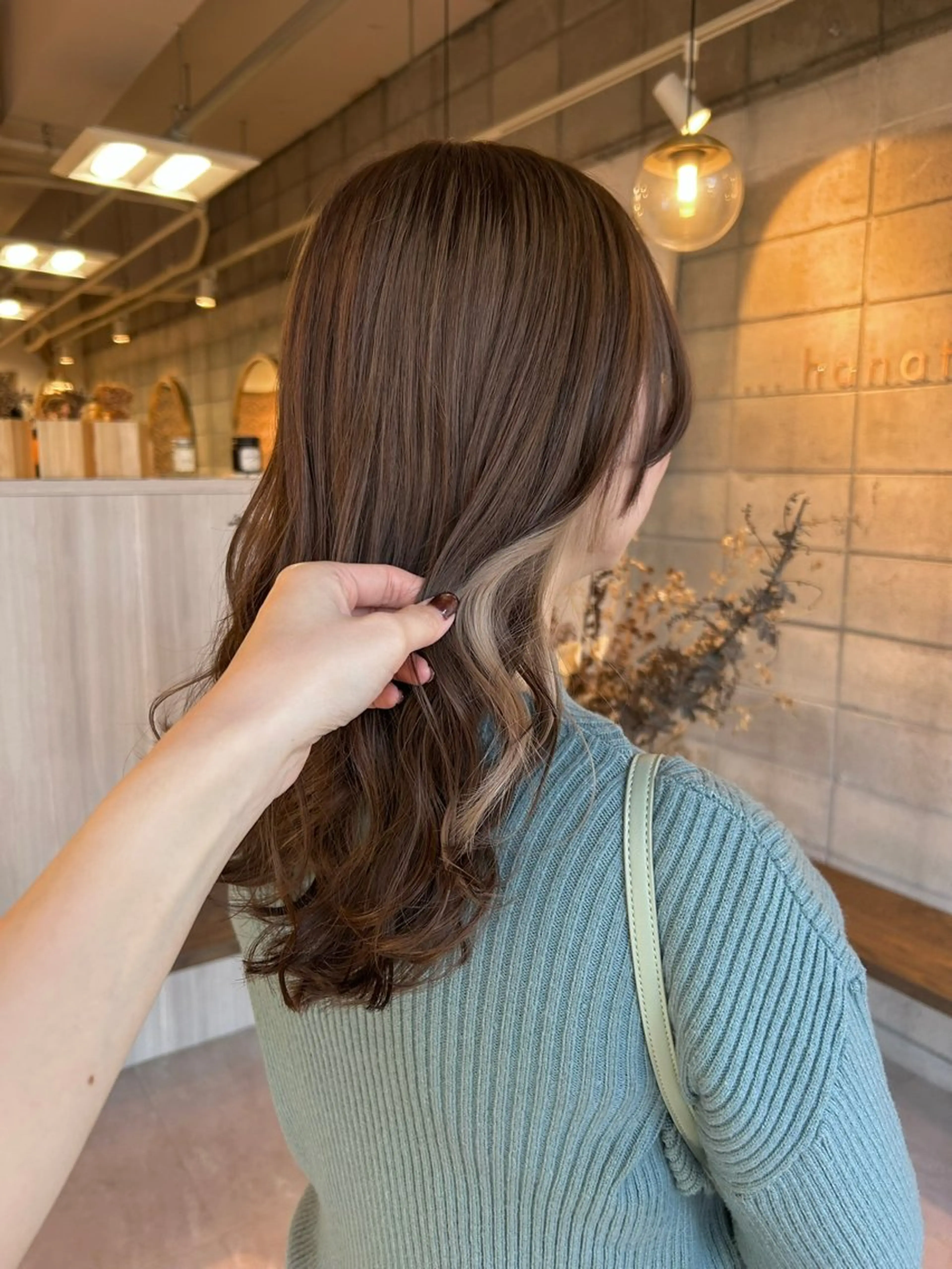 ロング カラー カット ヘアカラー トリートメント 眞名子 瑞紀のヘアスタイル