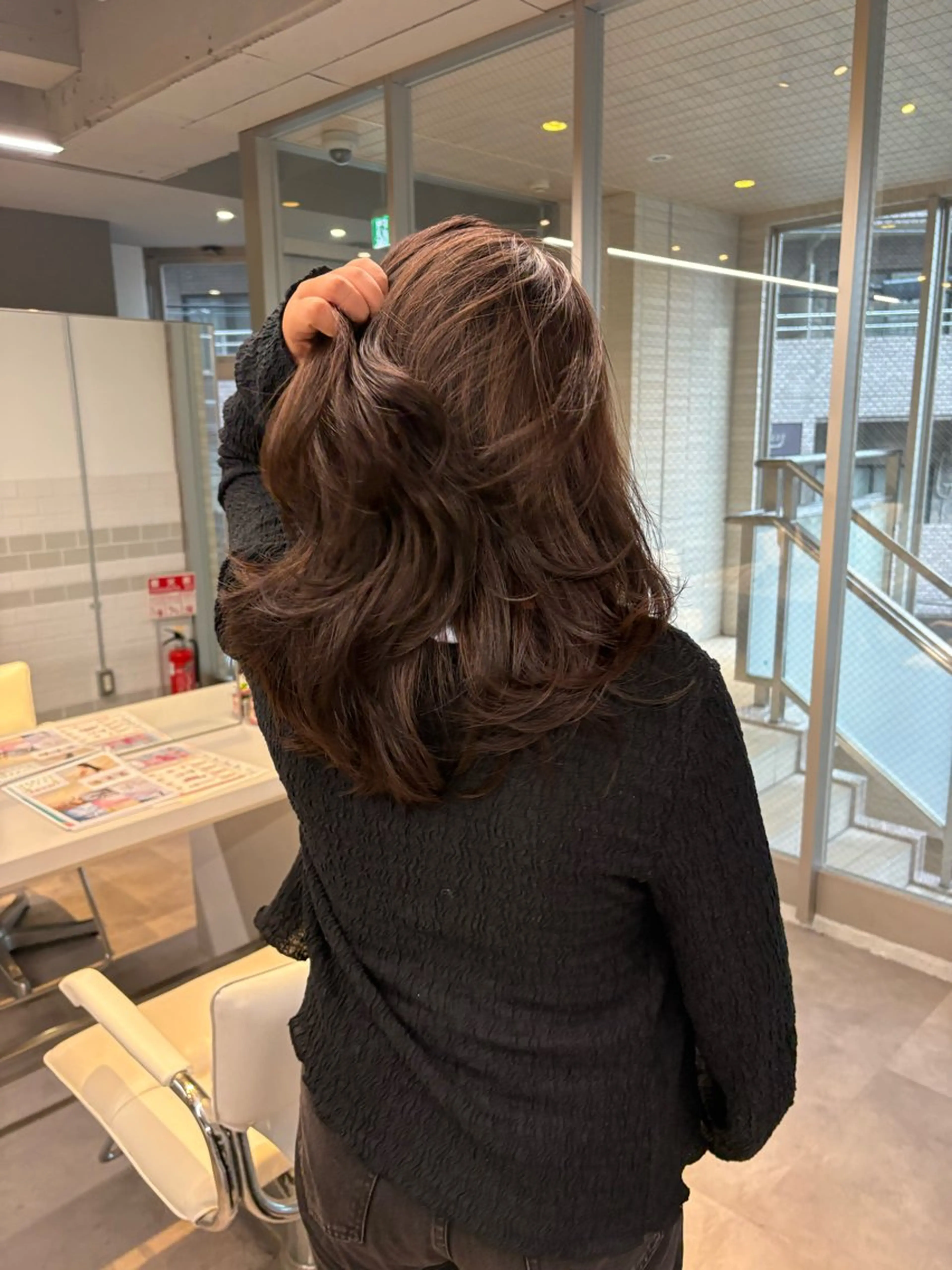 ミディアム カラー ブラウンカラー ハイライトカラー オリーブブラウン ハイライト レイヤーカット カット ヘアカラー 海外レイヤー /NAGISAのヘアスタイル