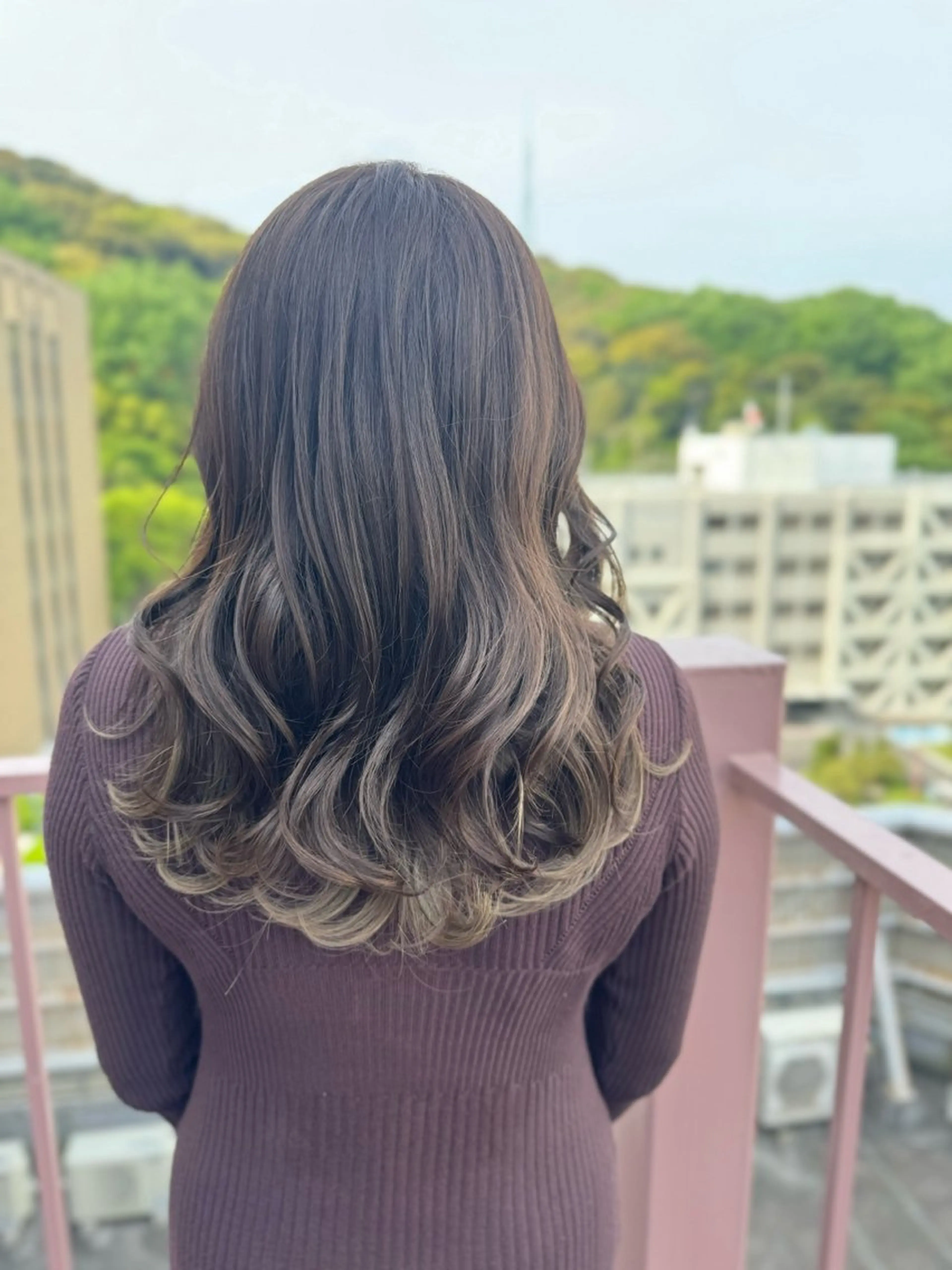 ロング カラー アッシュ オリーブアッシュ カット ヘアカラー トリートメント Viage （ビアージュ）のヘアスタイル