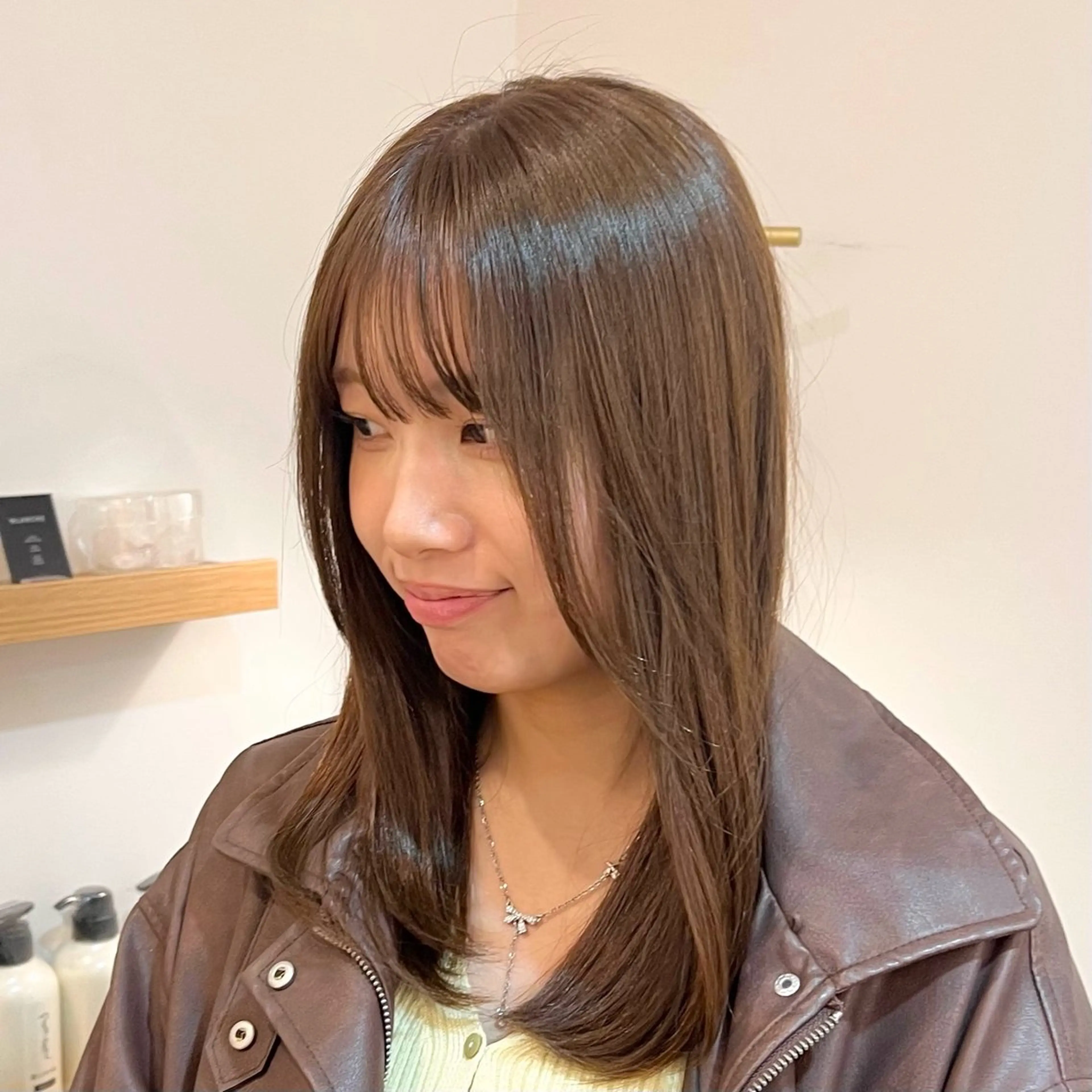 ミディアム カラー ベージュカラー ブリーチ 透明感カラー ダブルカラー グレージュ ヘアカラー トリートメント 艶カラー/透明感 /ヒグチアオイのヘアスタイル