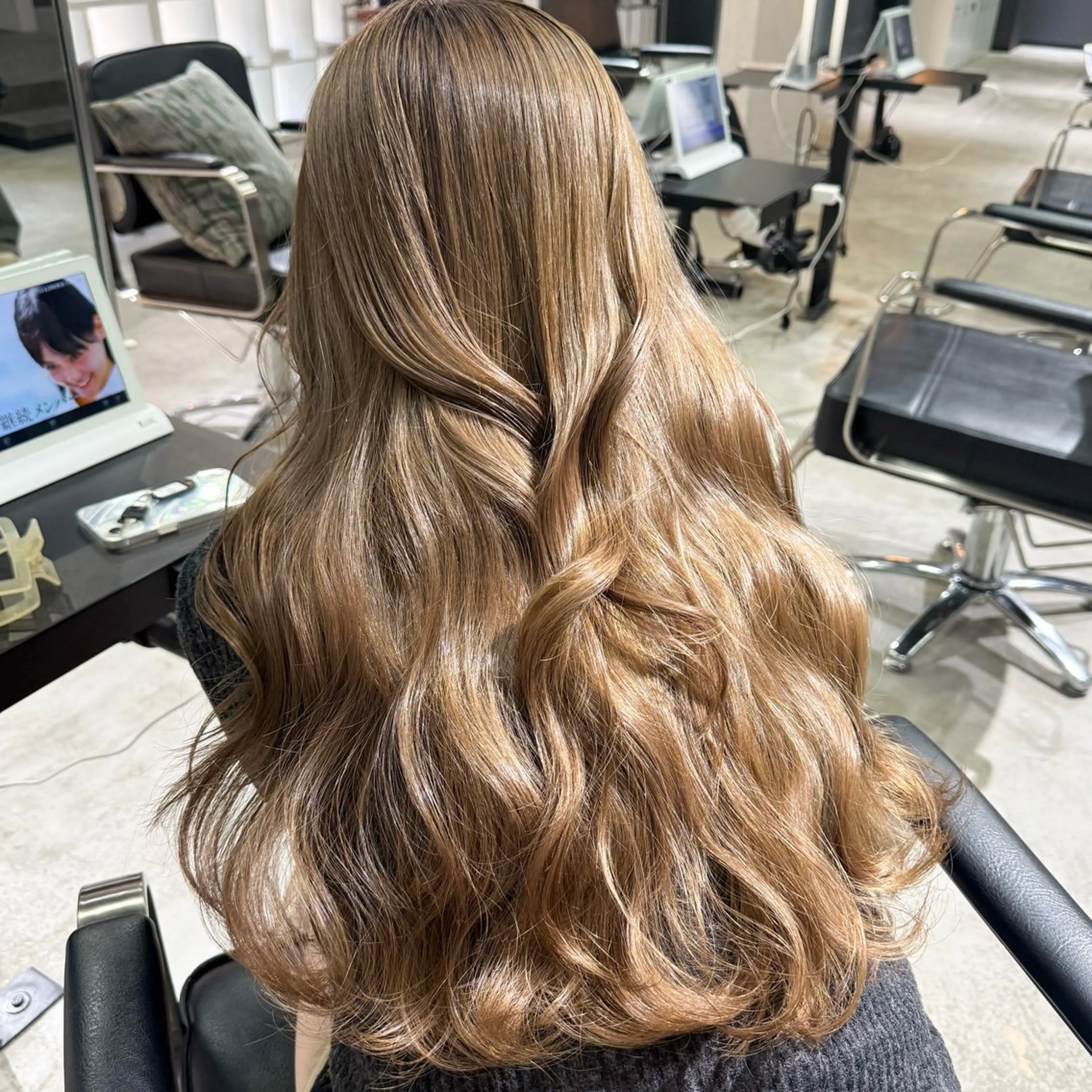 ロング カラー ベージュカラー オリーブベージュ カット ヘアカラー 🎀ミルクティー/暖 色×レイヤー/マリアのヘアスタイル