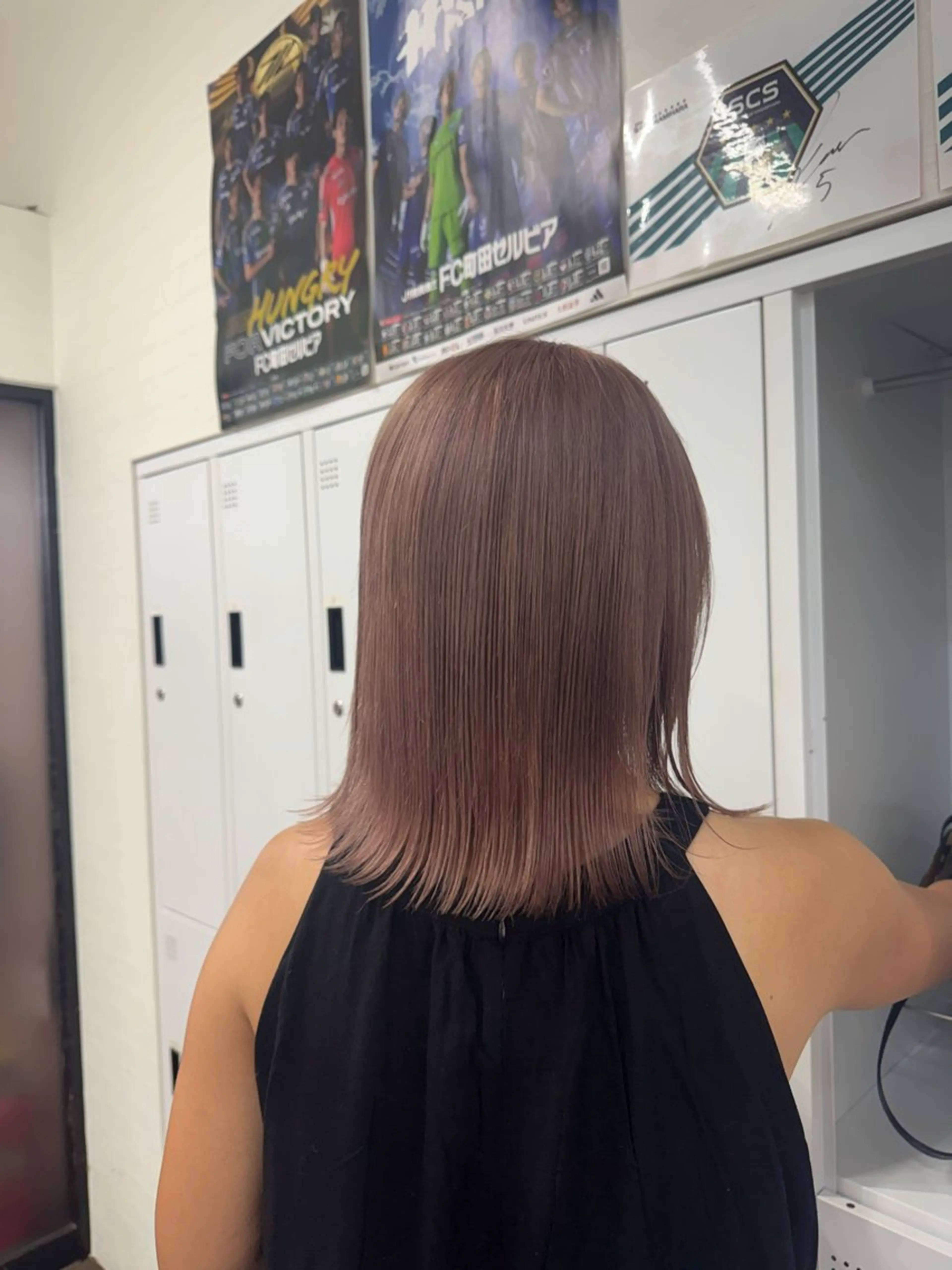 ミディアム 横浜🦋ハイトーン 🫐シャドウルーツのヘアスタイル