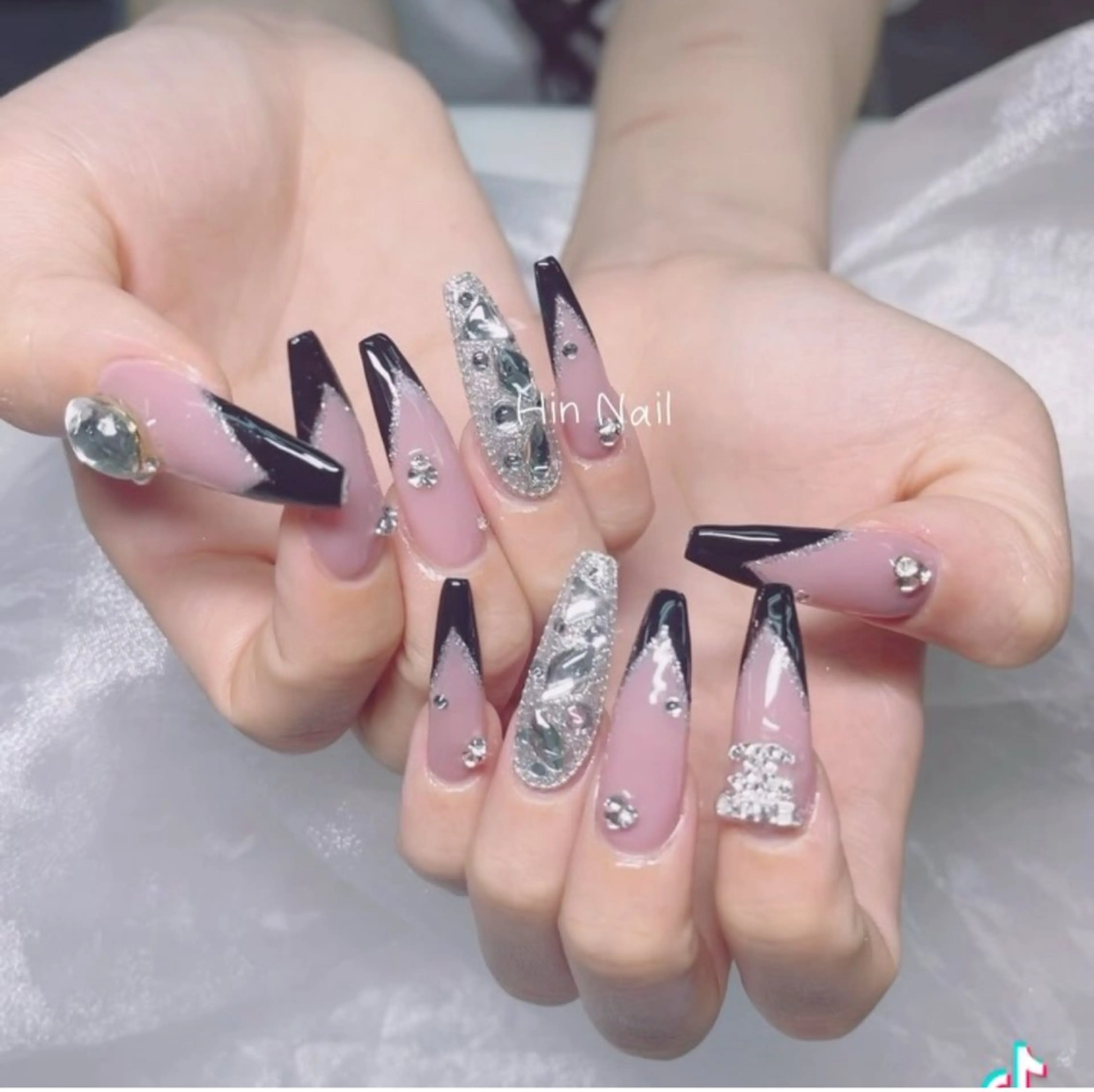 ネイル ハンドネイル HIN NAILのネイルデザイン