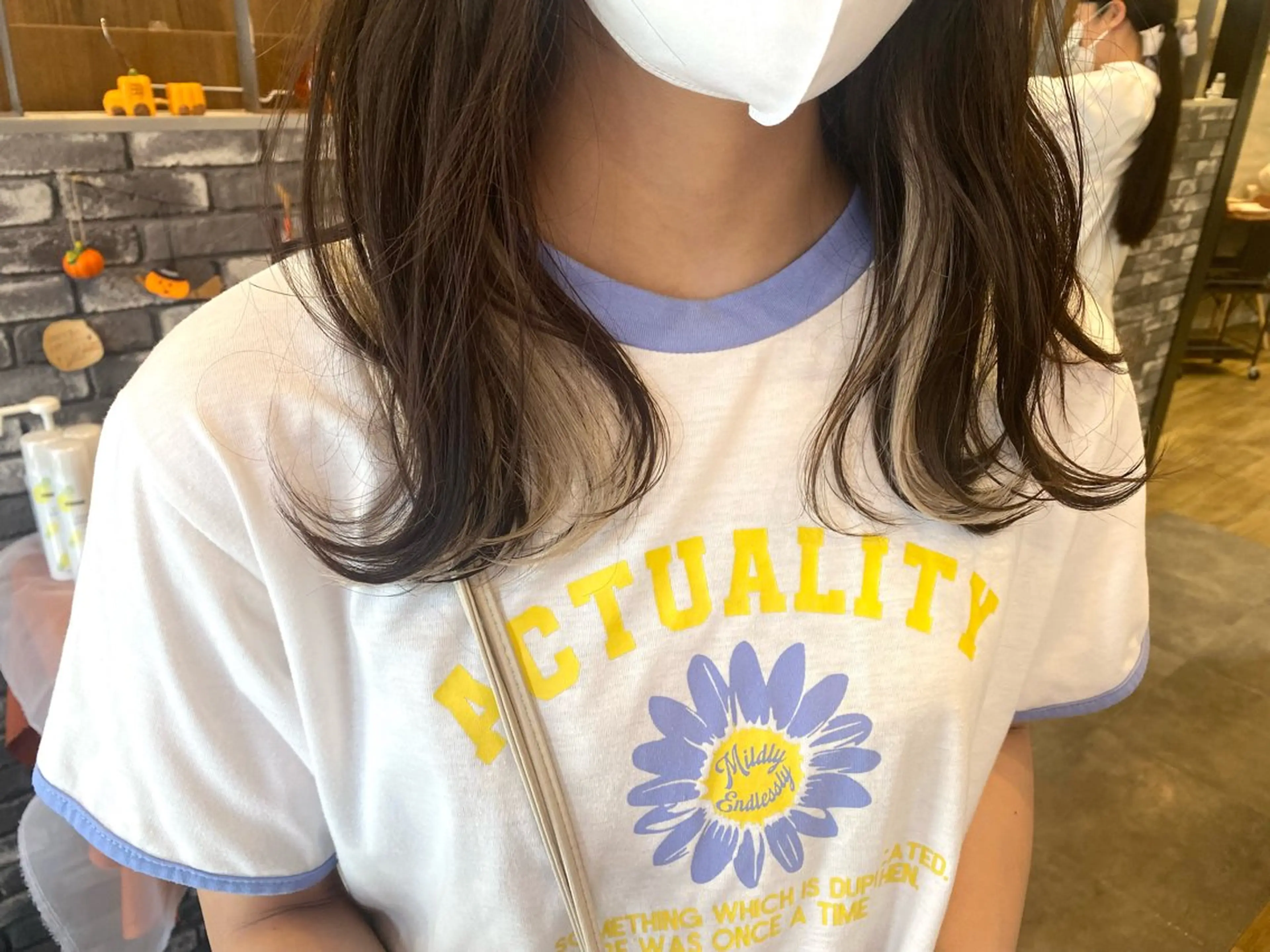 ミディアム カラー 新谷 桃子のヘアスタイル